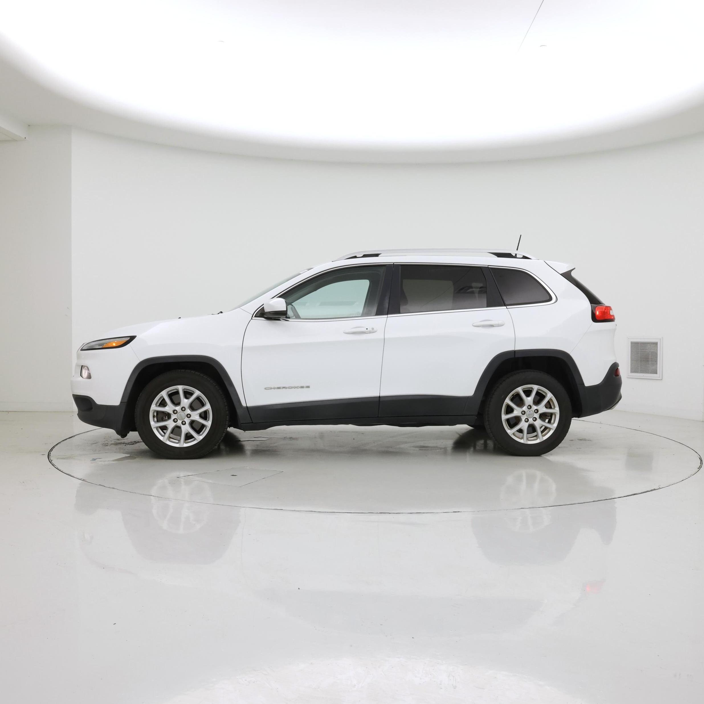 Thumbnail: 2016 Jeep Cherokee - 3