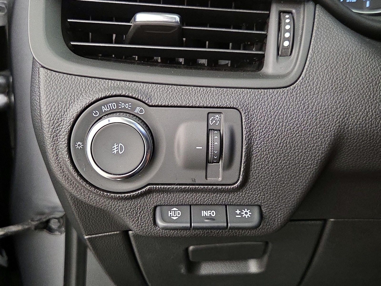 2020 Buick Envision Premium II - Photo 14
