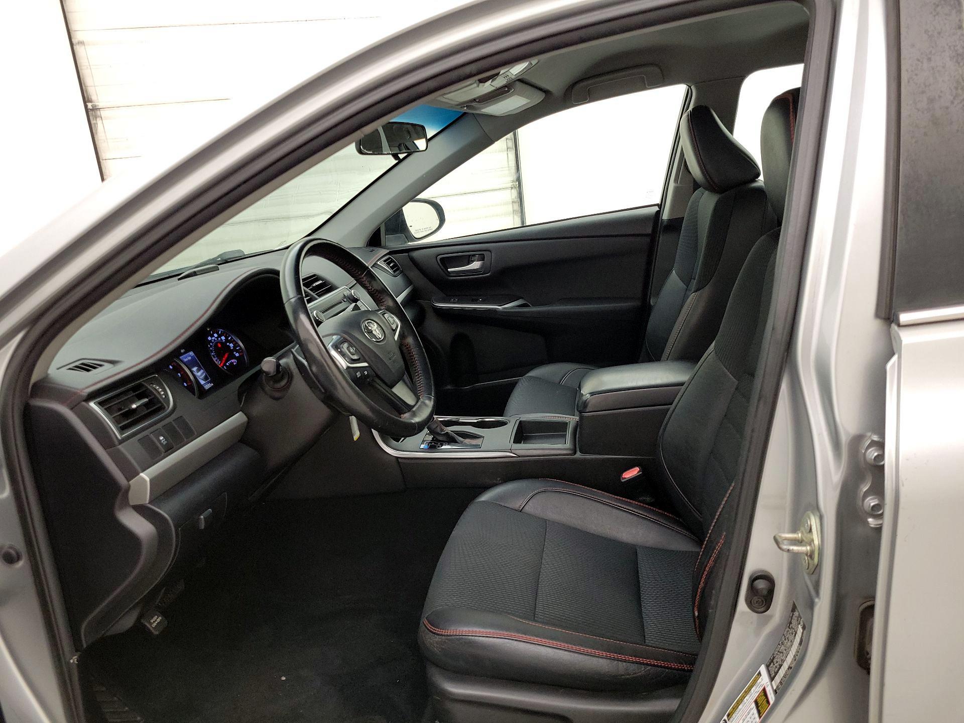 Thumbnail: 2016 Toyota Camry - 11