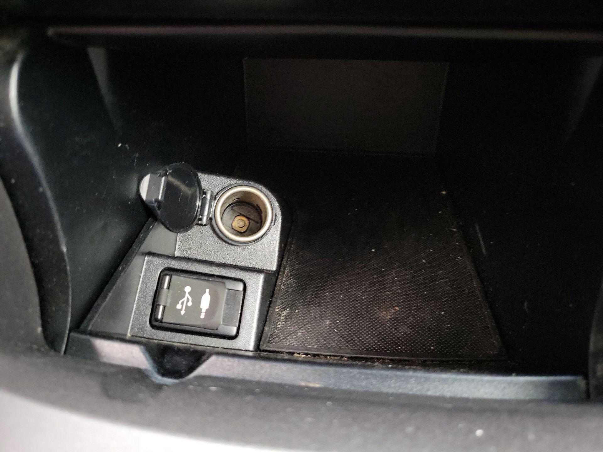 Thumbnail: 2016 Toyota Camry - 18