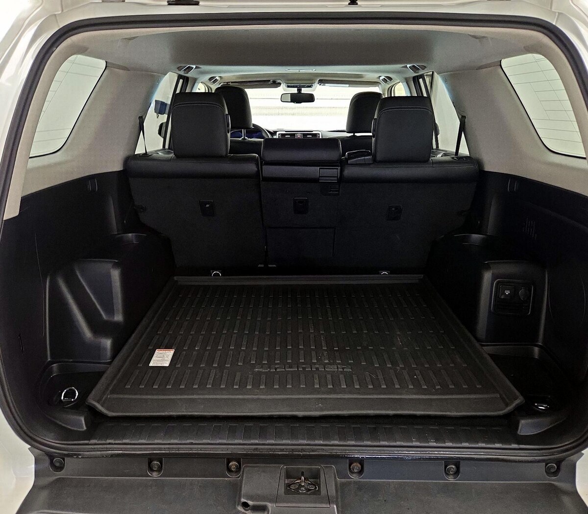 Trunk/Cargo (Seats Up)