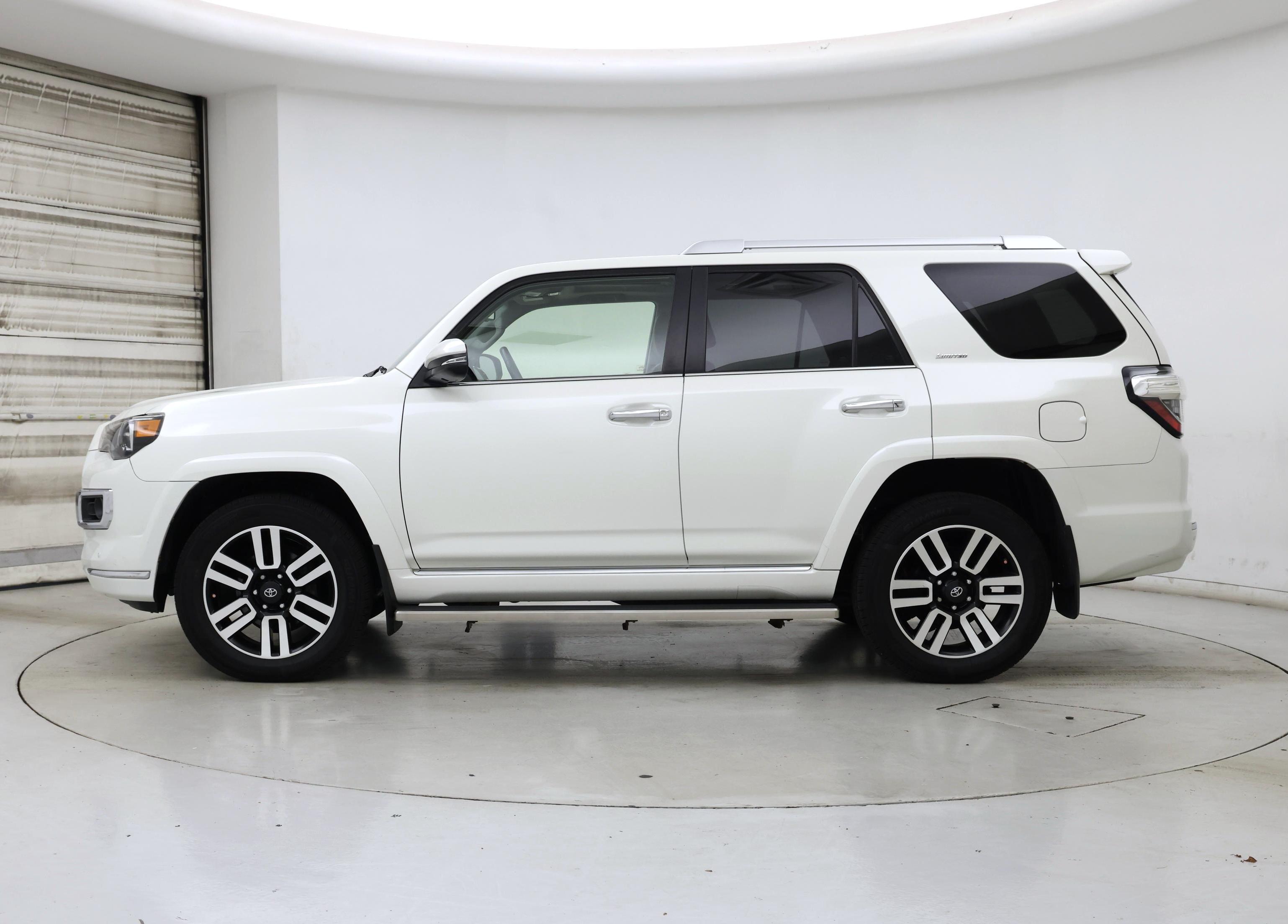 Thumbnail: 2019 Toyota 4Runner - 3