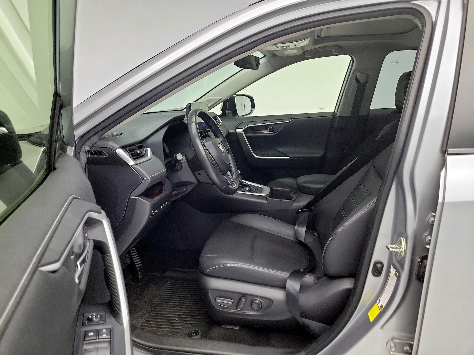 2023 Toyota RAV4 Limited - Photo 12
