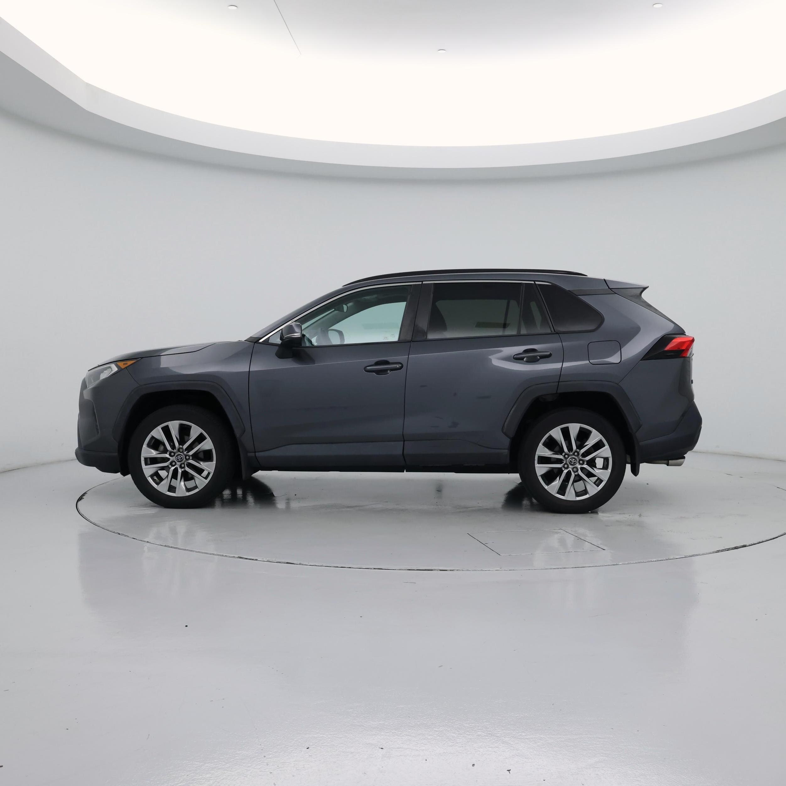 Thumbnail: 2019 Toyota RAV4 - 3