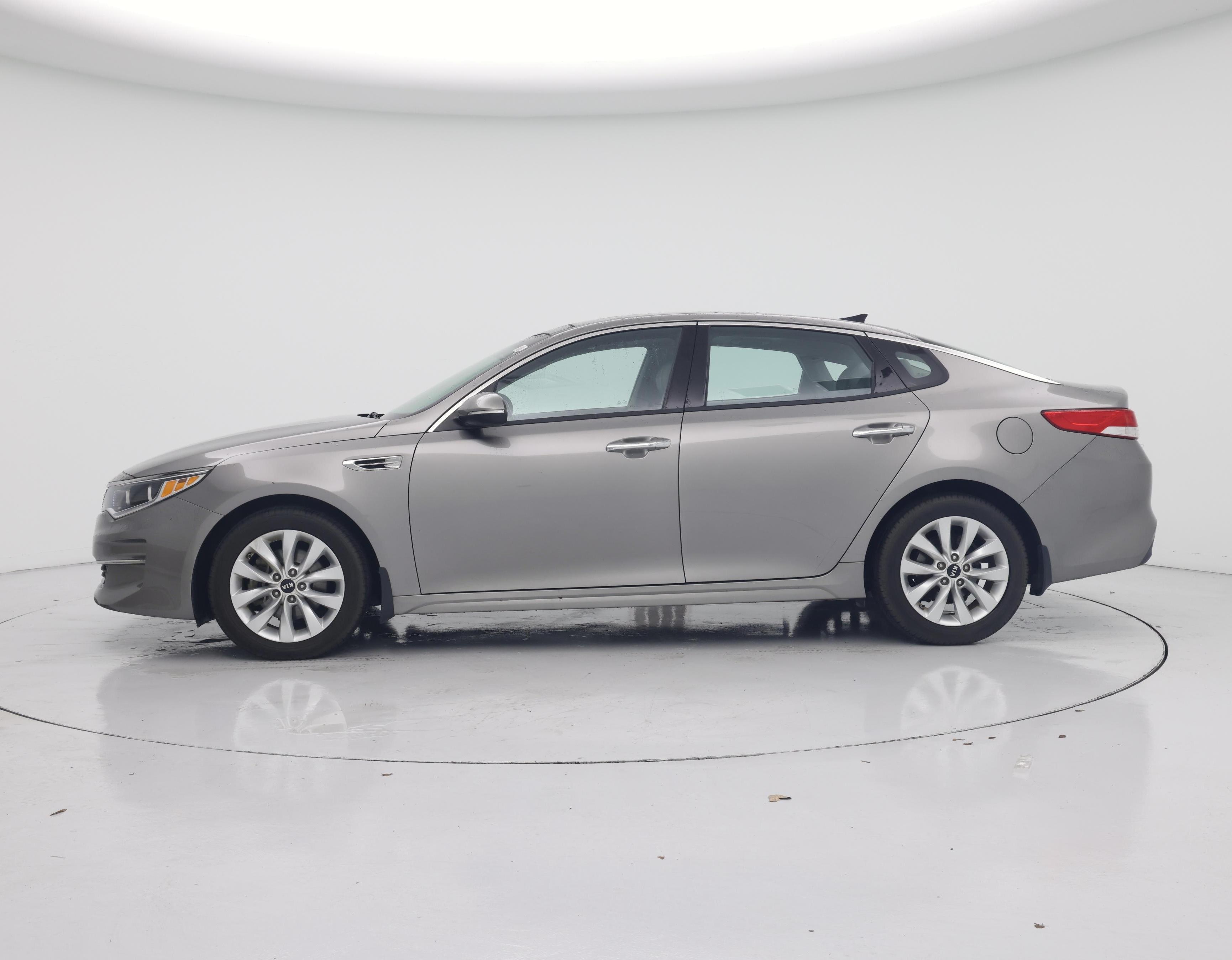 Thumbnail: 2016 Kia Optima - 3