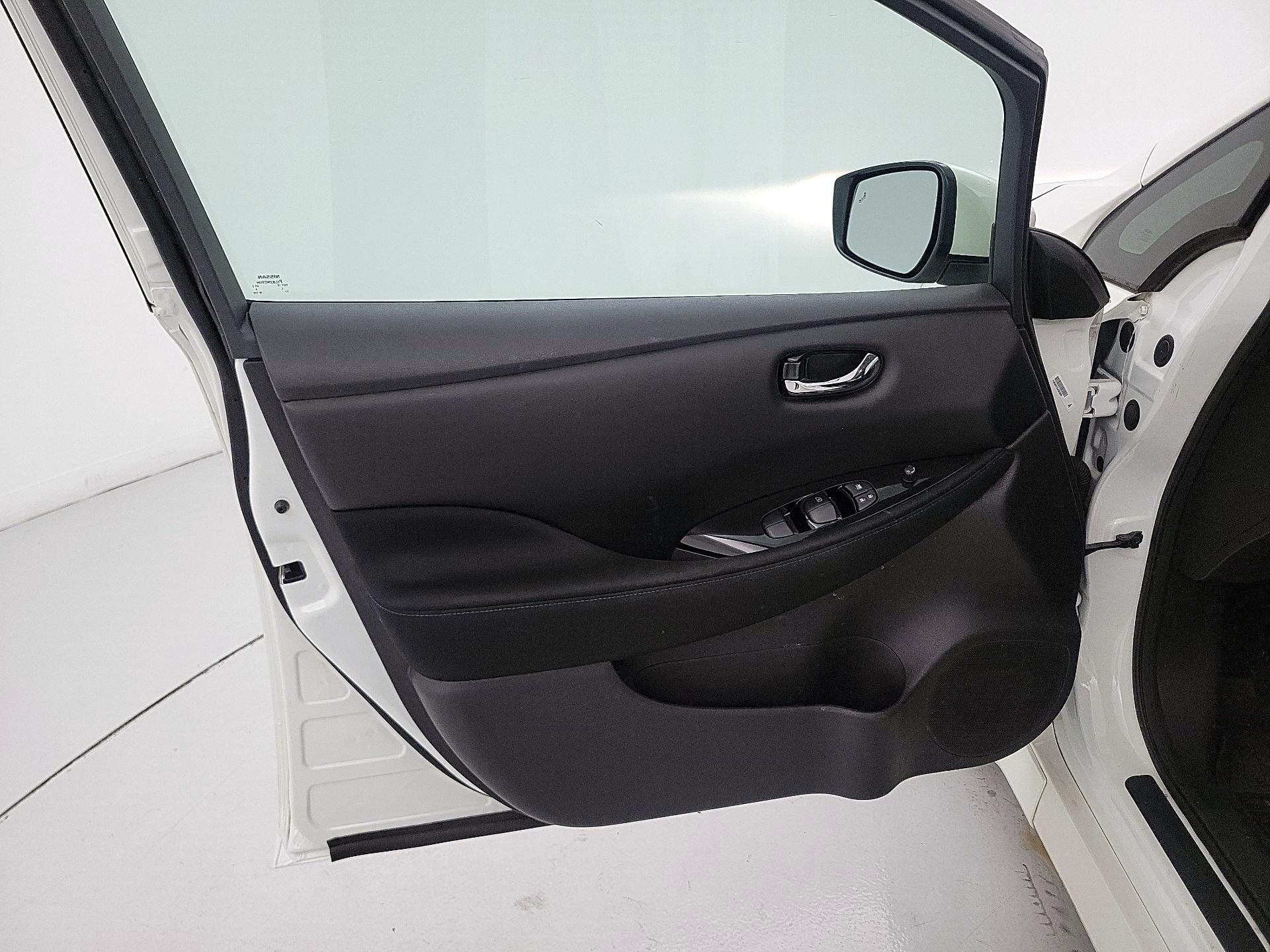 Thumbnail: 2022 Nissan Leaf - 12
