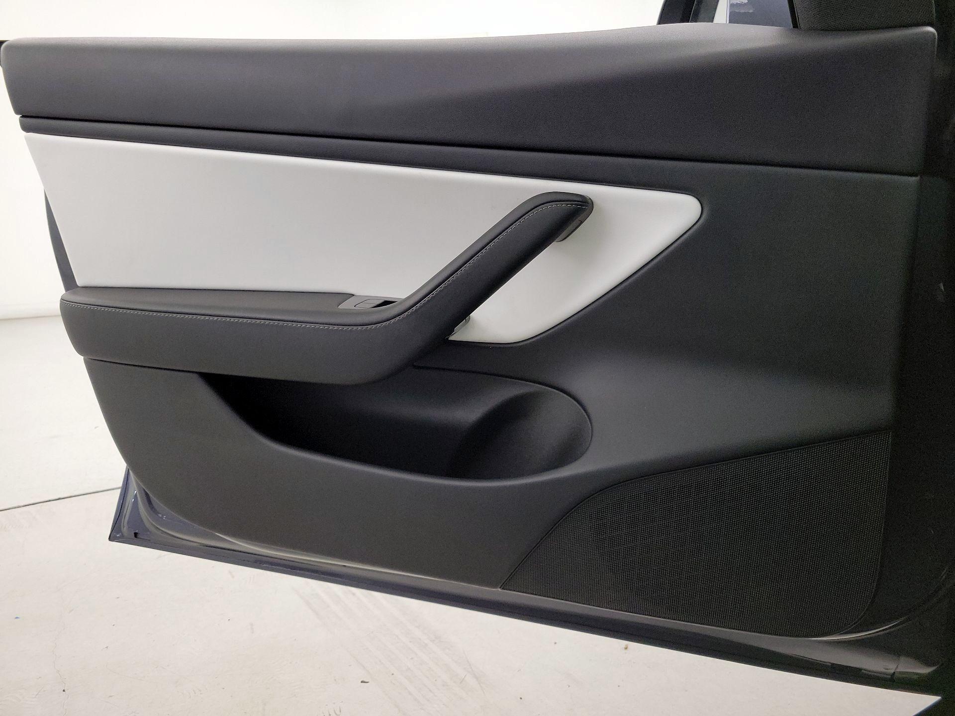 Thumbnail: 2020 Tesla Model 3 - 12