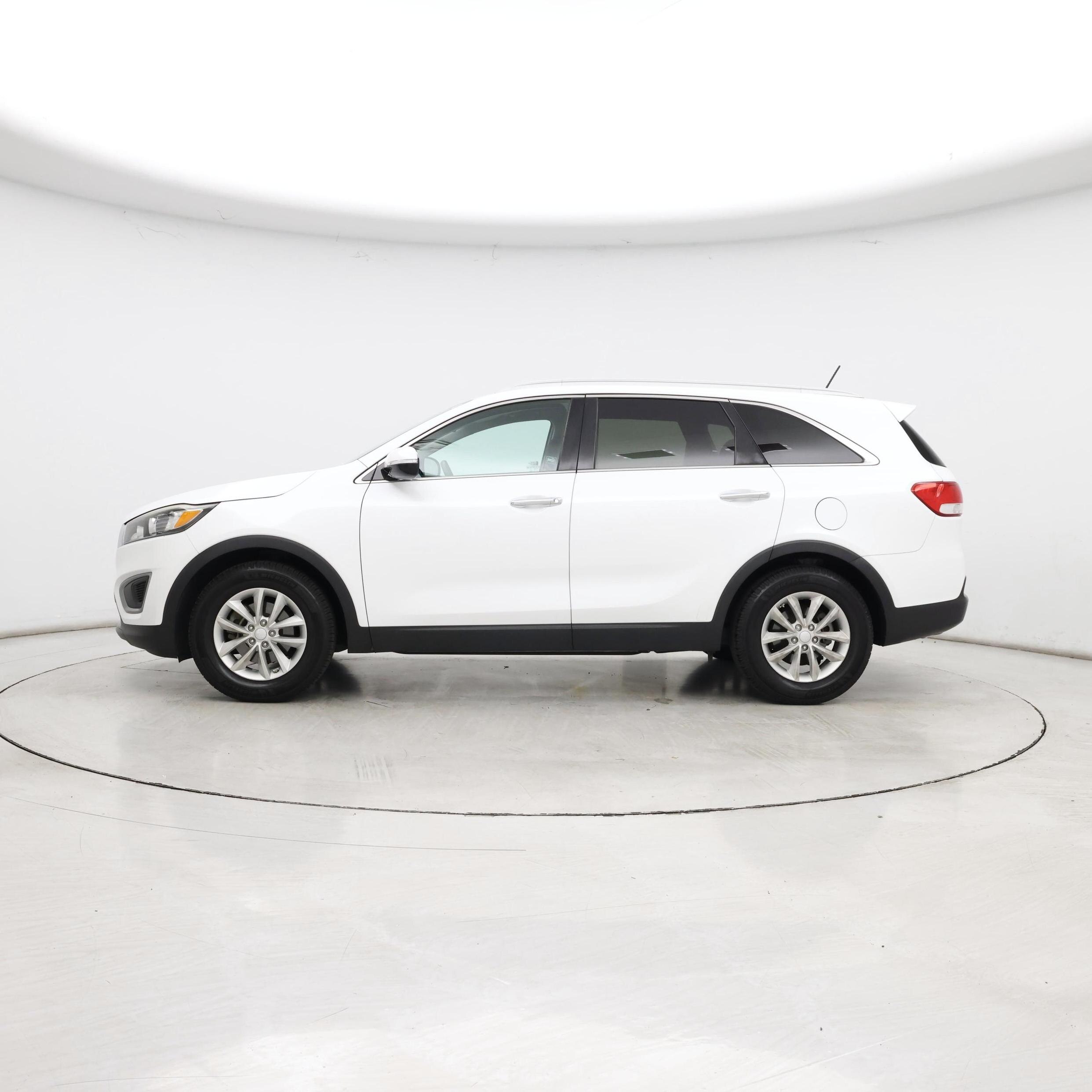 Thumbnail: 2017 Kia Sorento - 3