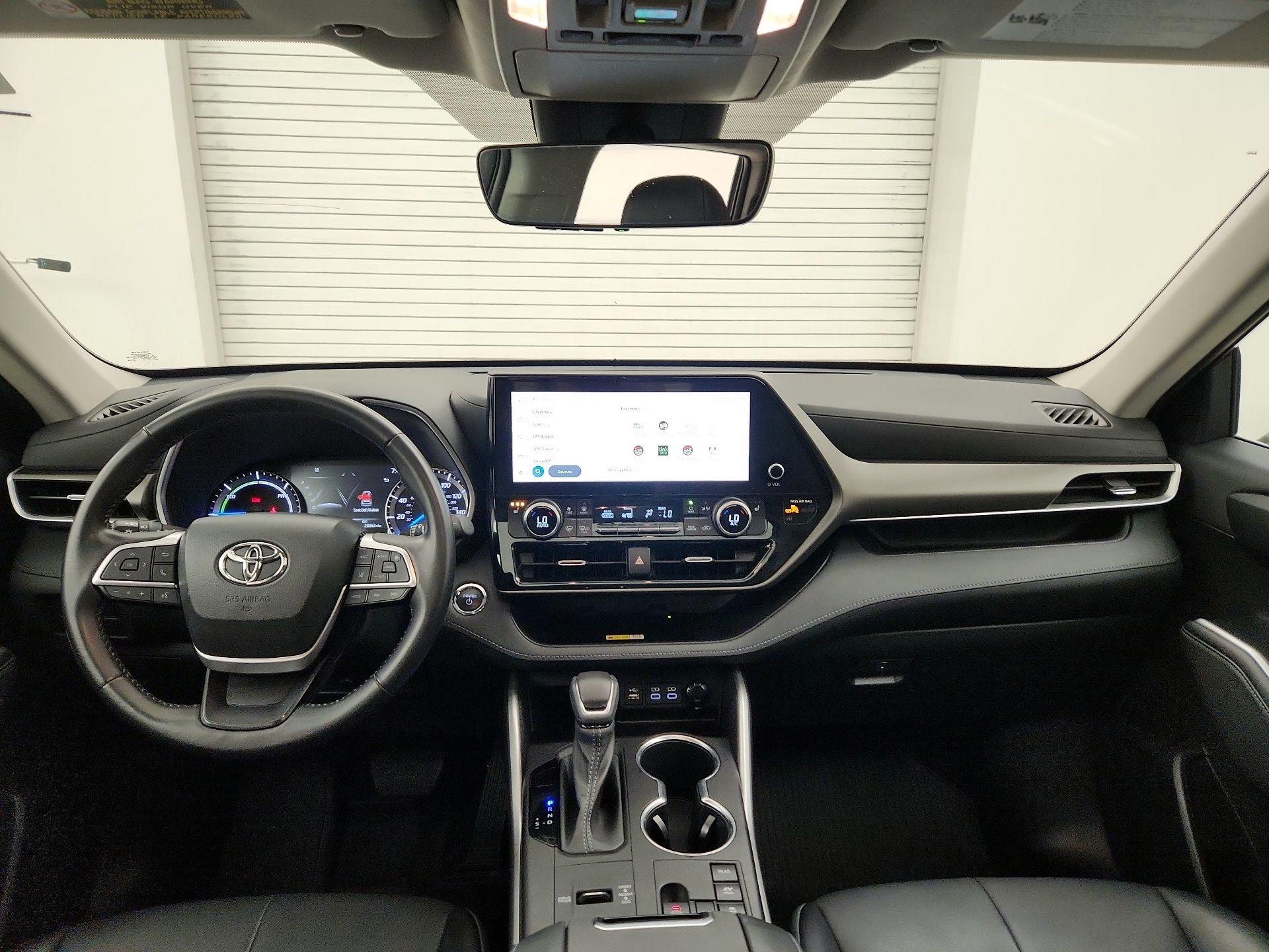 Thumbnail: 2023 Toyota Highlander - 9