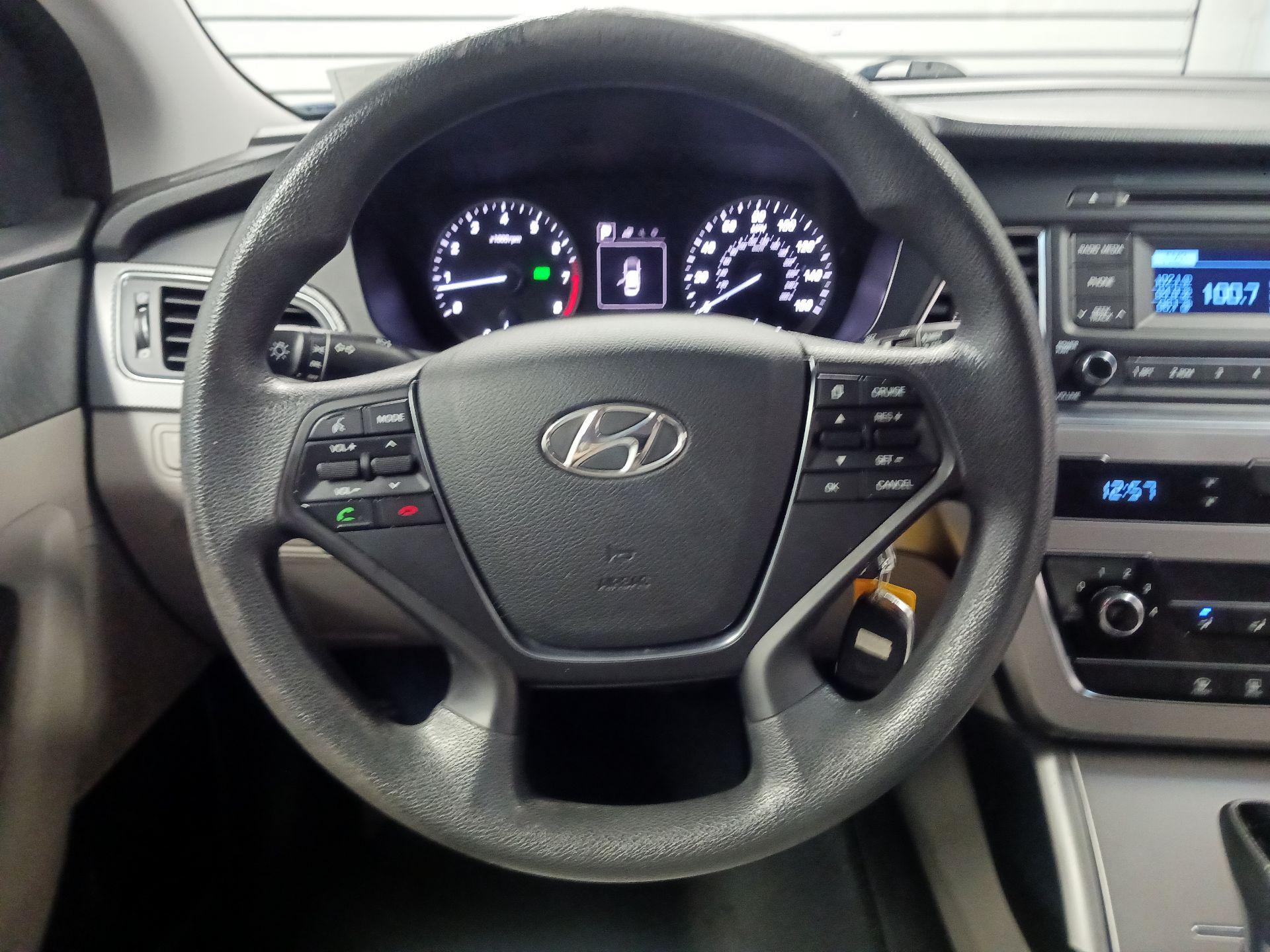 Thumbnail: 2015 Hyundai Sonata - 10