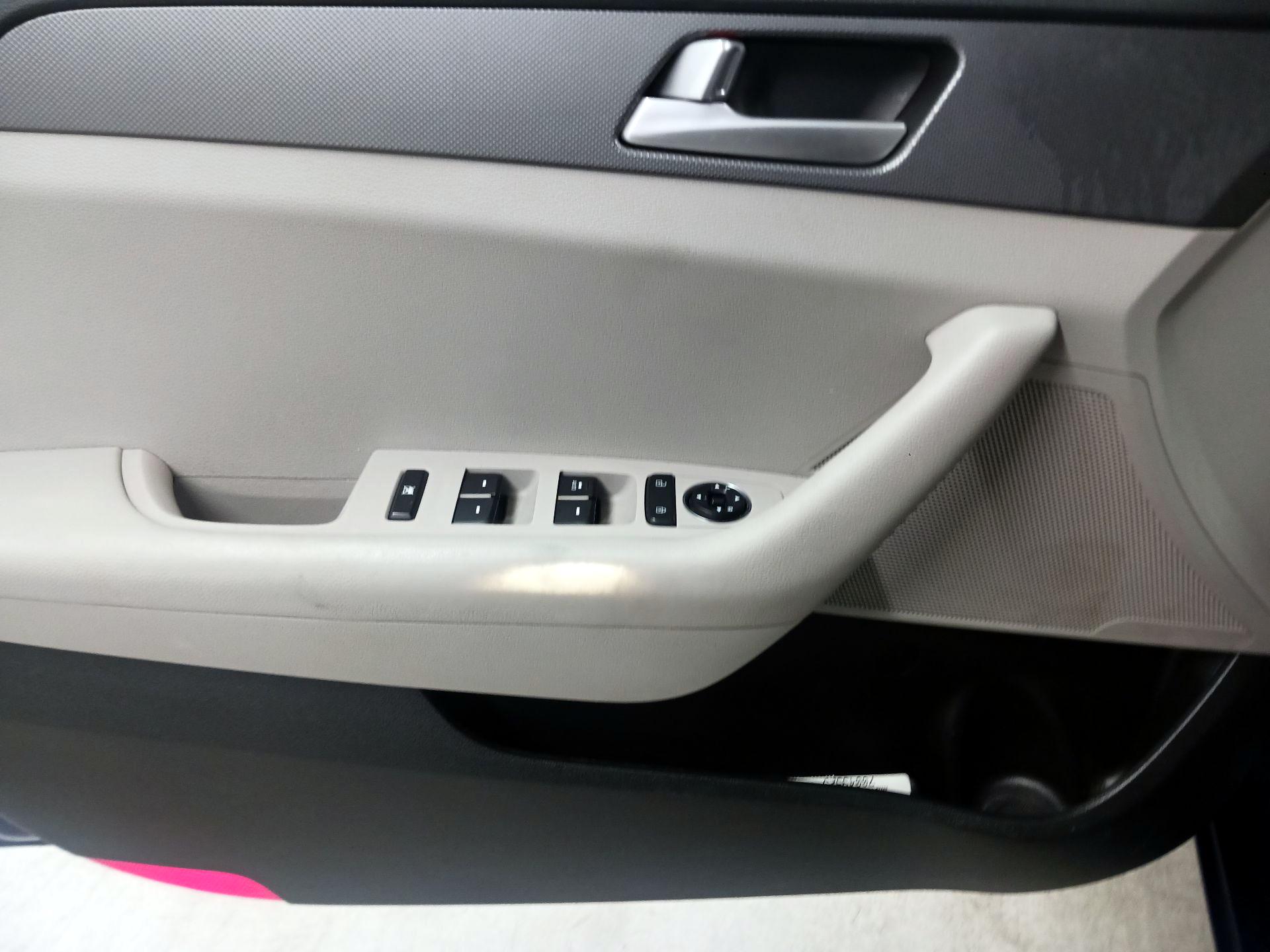 Thumbnail: 2015 Hyundai Sonata - 12