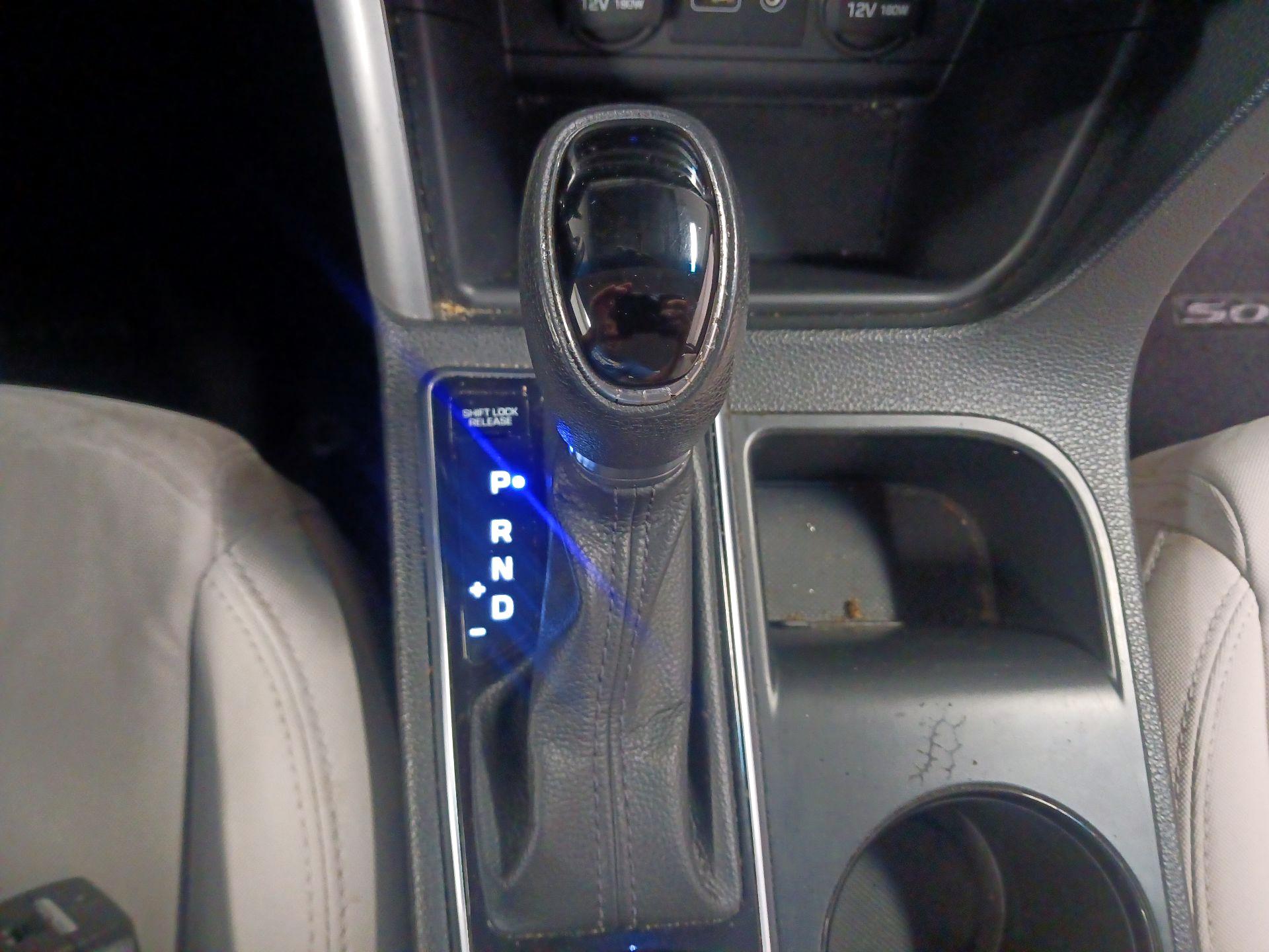Thumbnail: 2015 Hyundai Sonata - 16