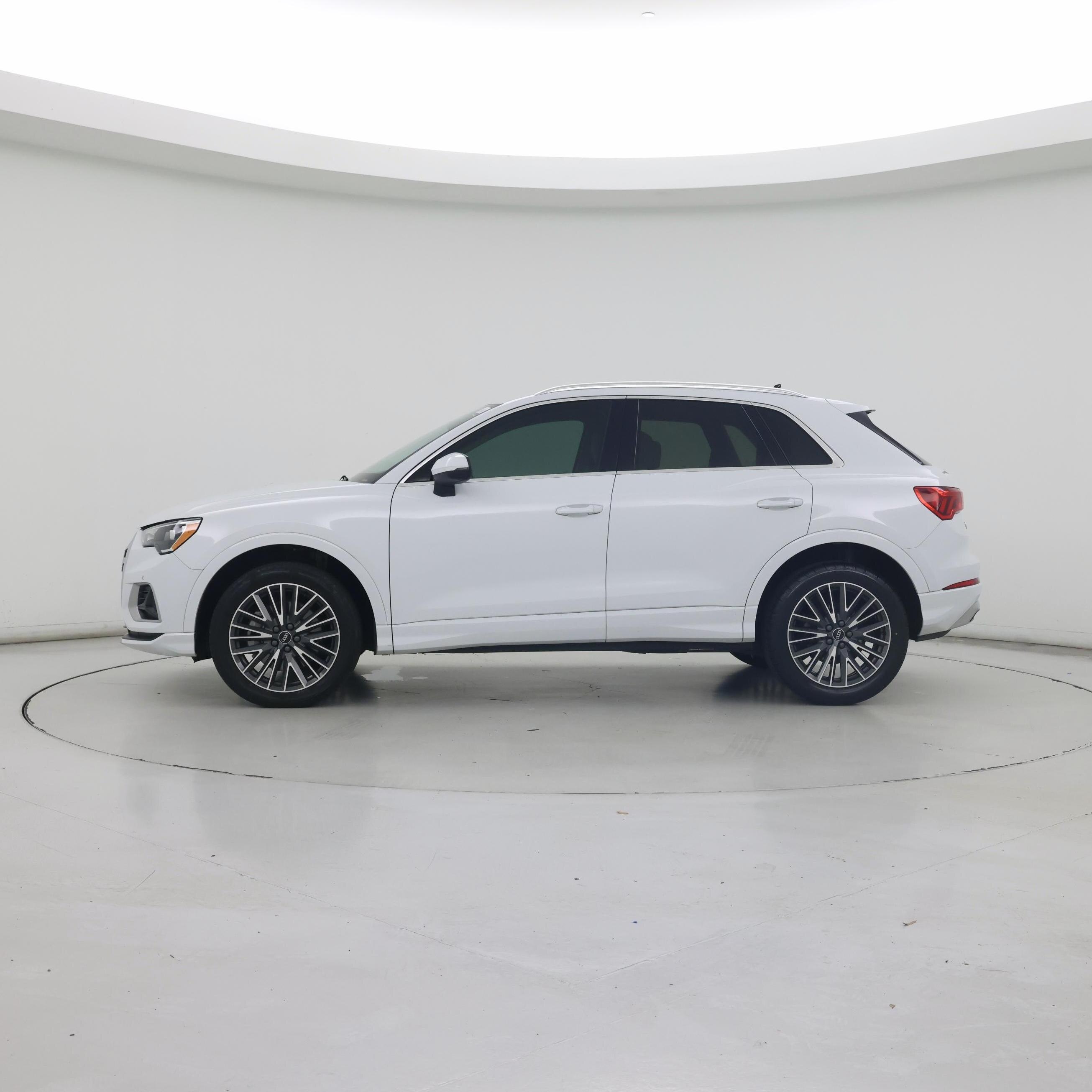 Thumbnail: 2021 Audi Q3 - 3