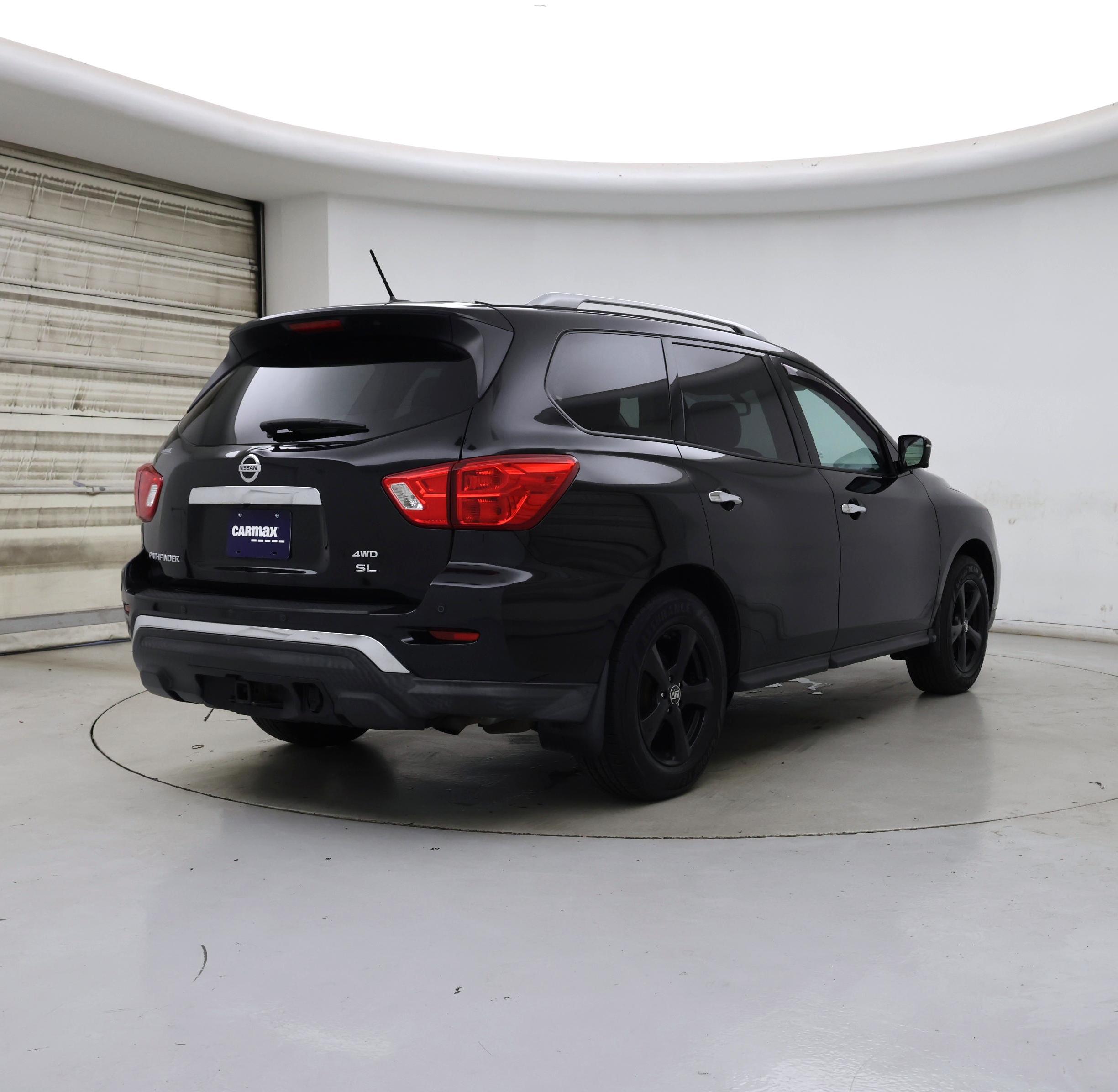 Thumbnail: 2017 Nissan Pathfinder - 8