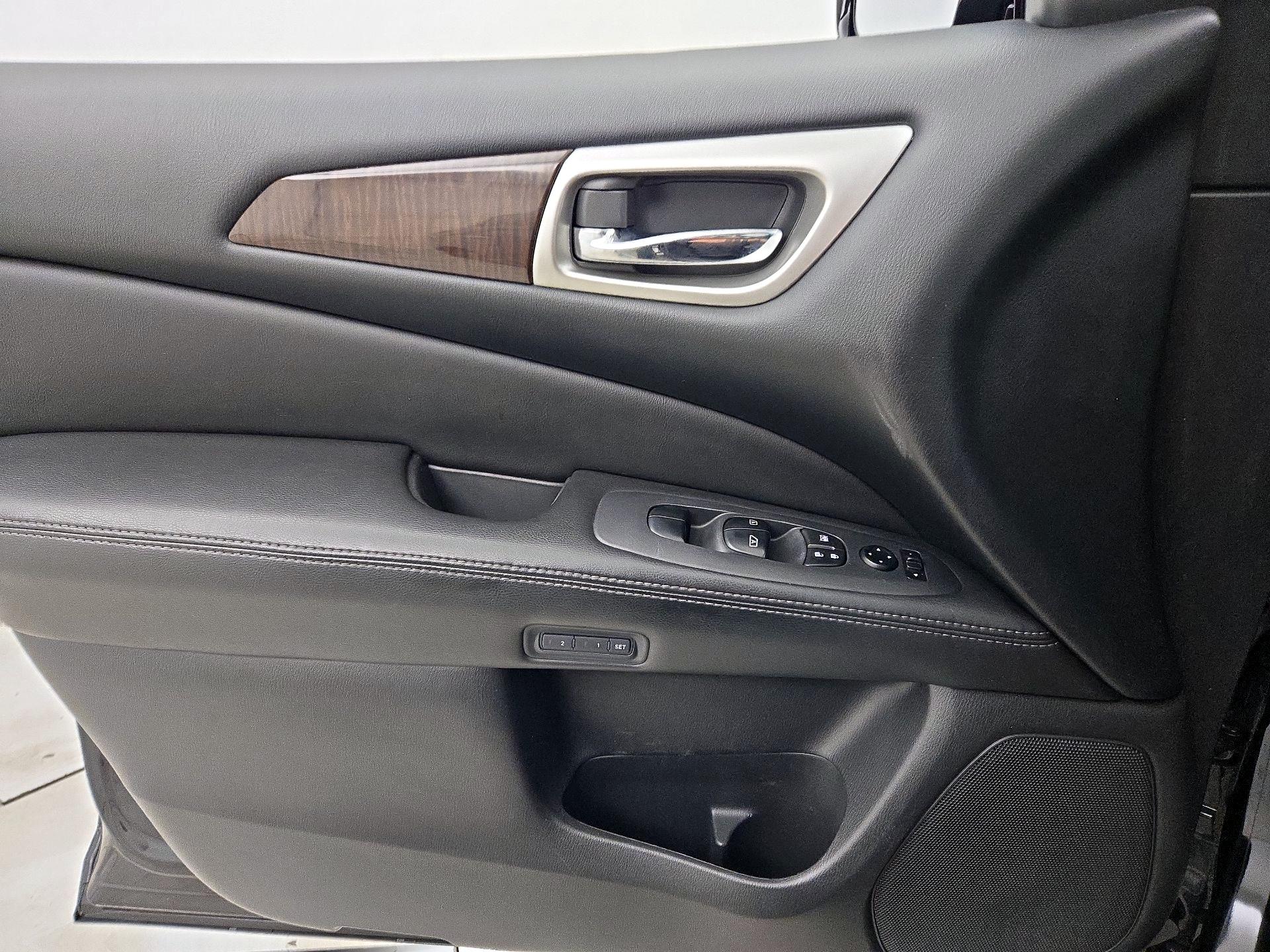 Thumbnail: 2014 Nissan Pathfinder - 12