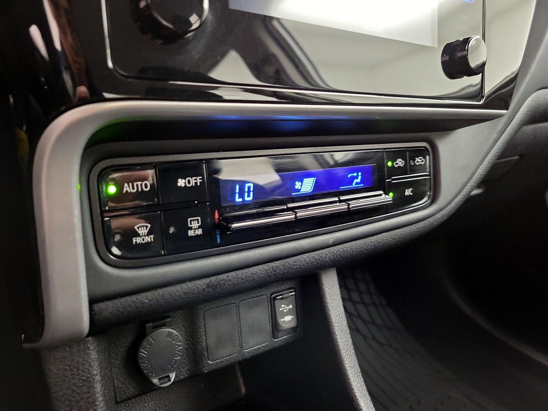 Thumbnail: 2018 Toyota Corolla - 16