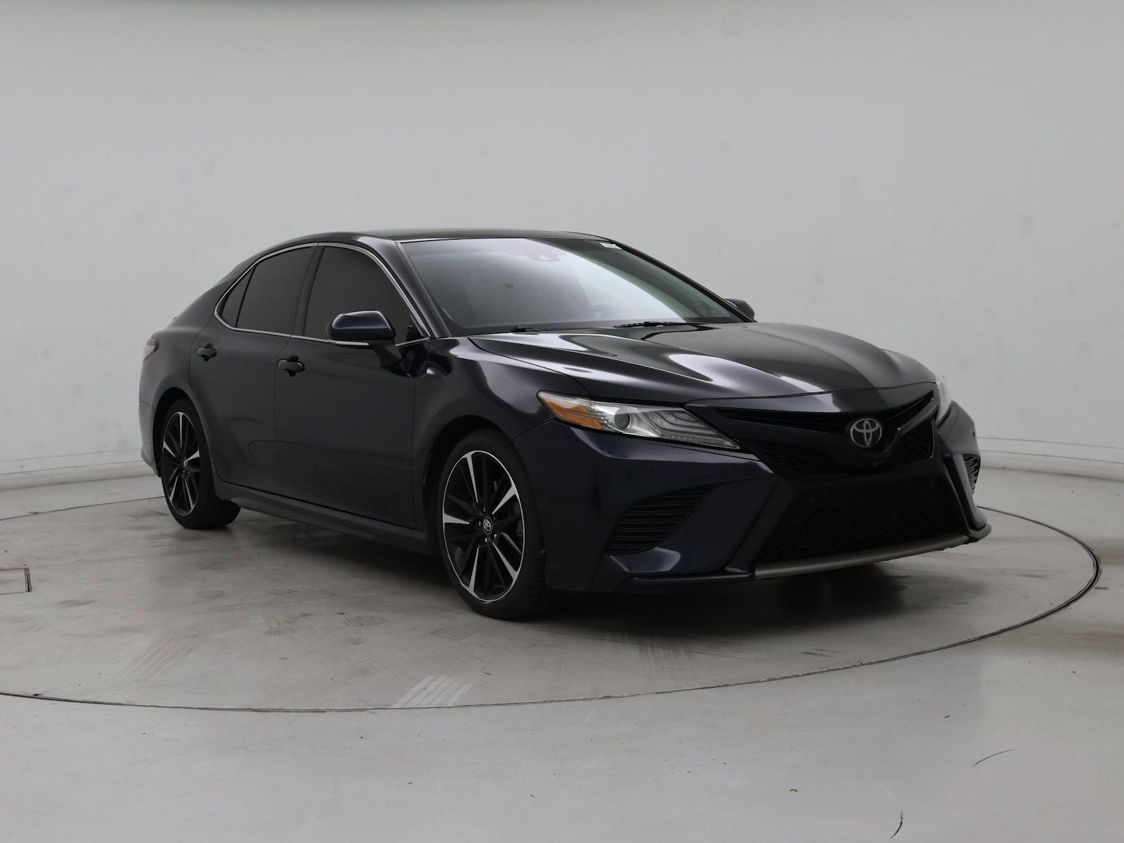 2018 Toyota Camry XSE - Photo 2
