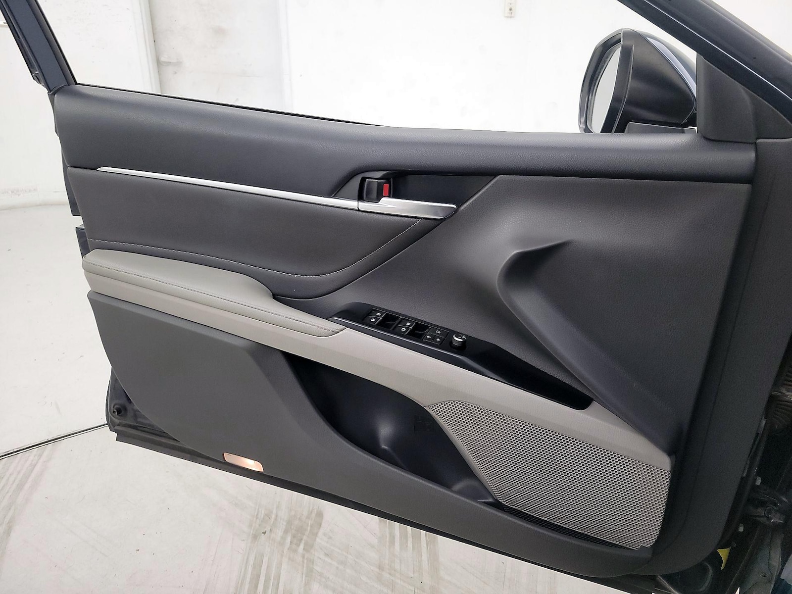 2018 Toyota Camry XSE - Photo 13