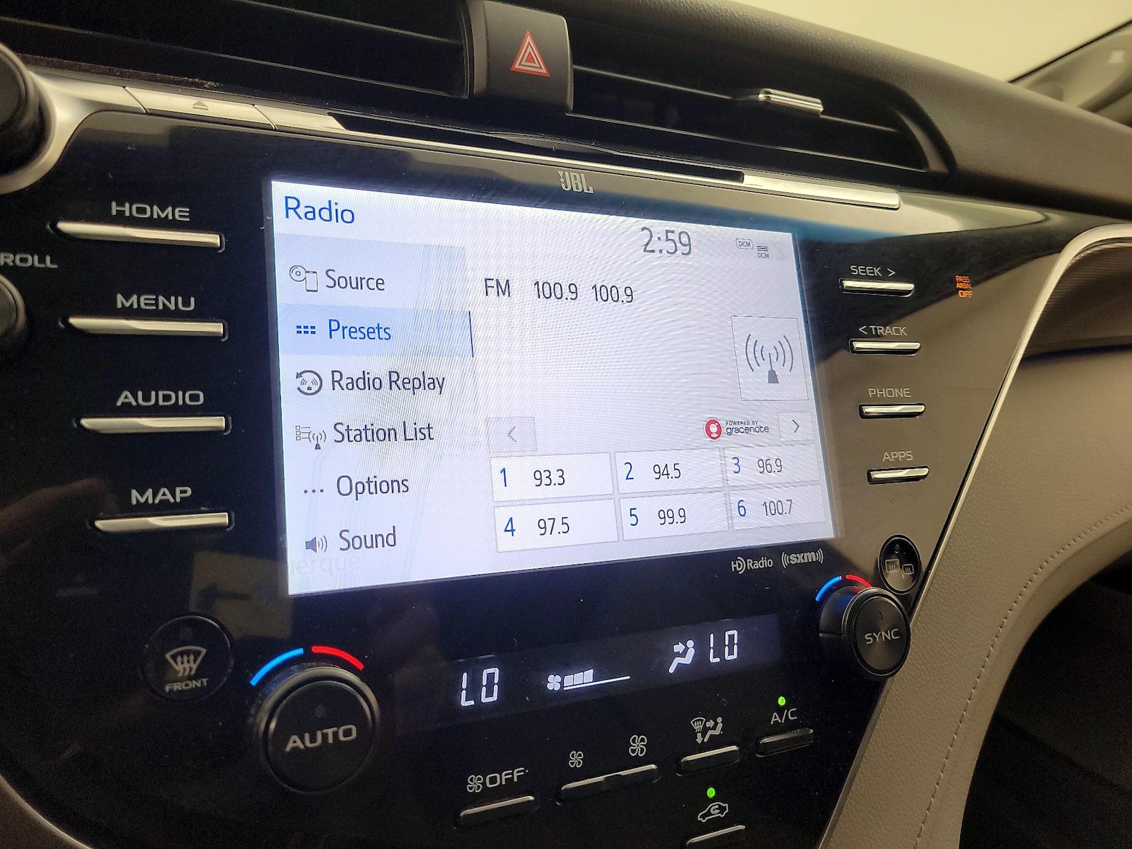 2018 Toyota Camry XSE - Photo 17