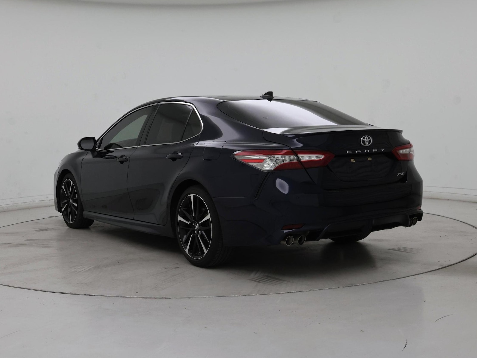 2018 Toyota Camry XSE - Photo 3