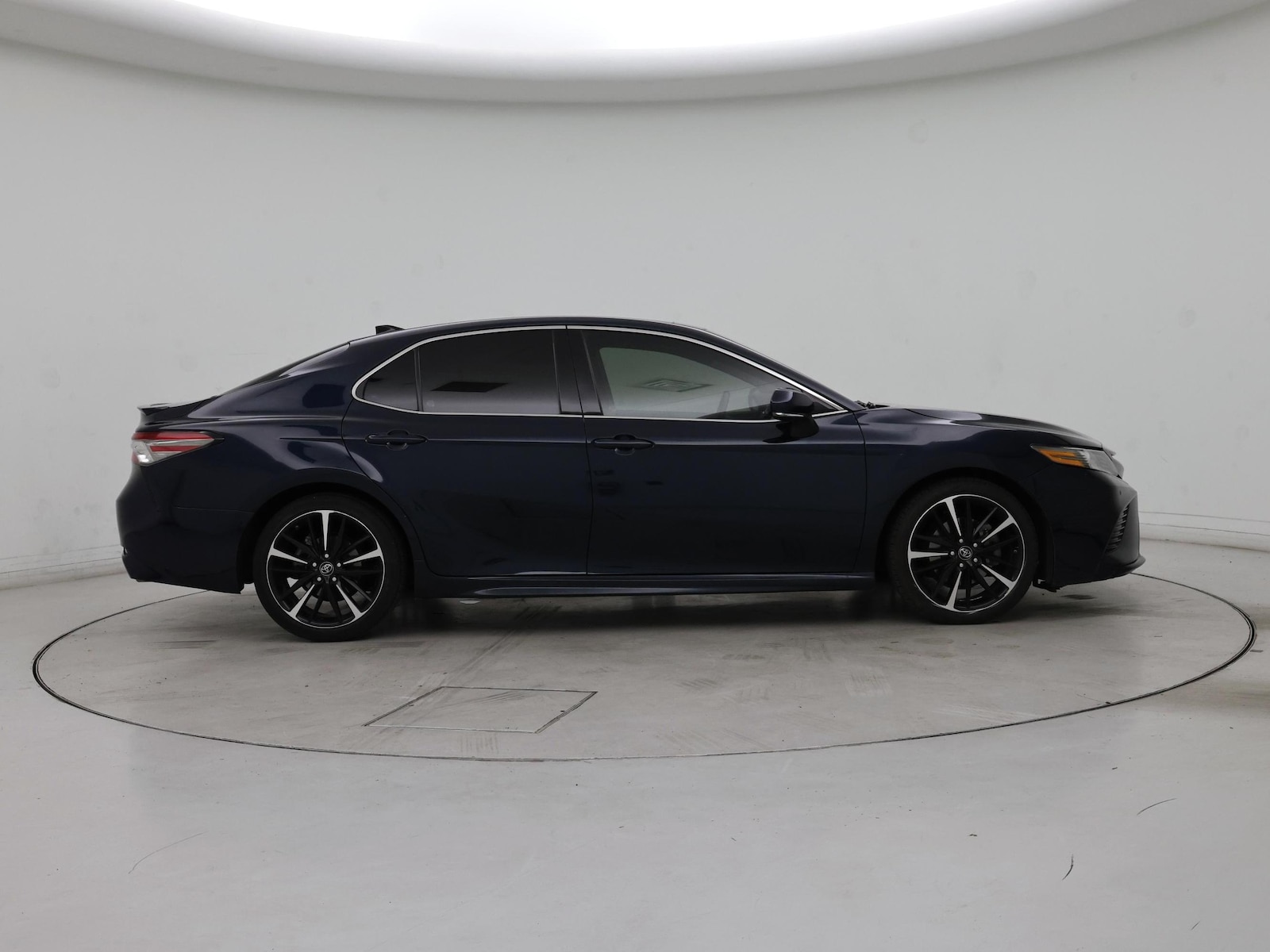 2018 Toyota Camry XSE - Photo 8