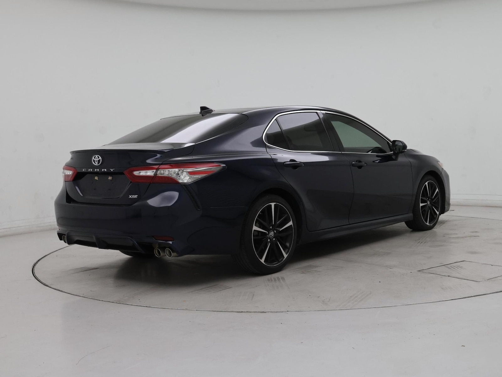 2018 Toyota Camry XSE - Photo 9