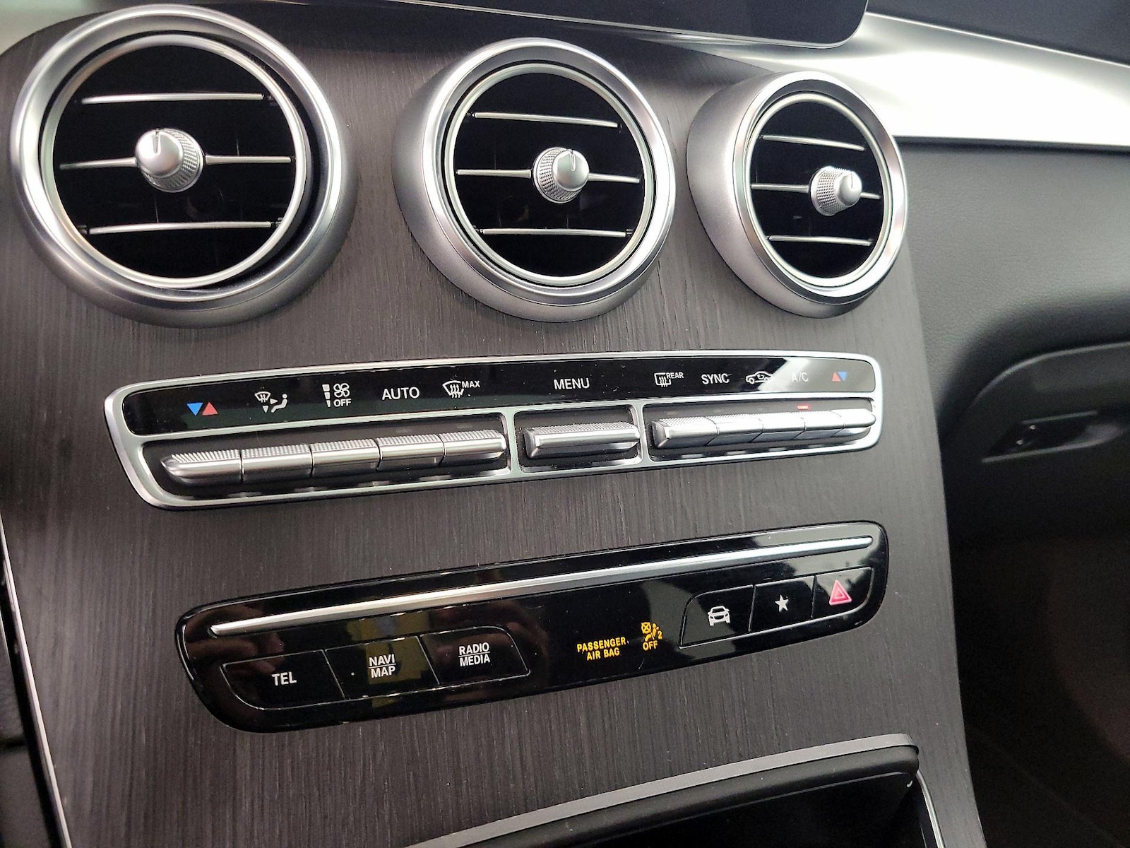 2022 Mercedes-Benz GLC GLC300 - Photo 17