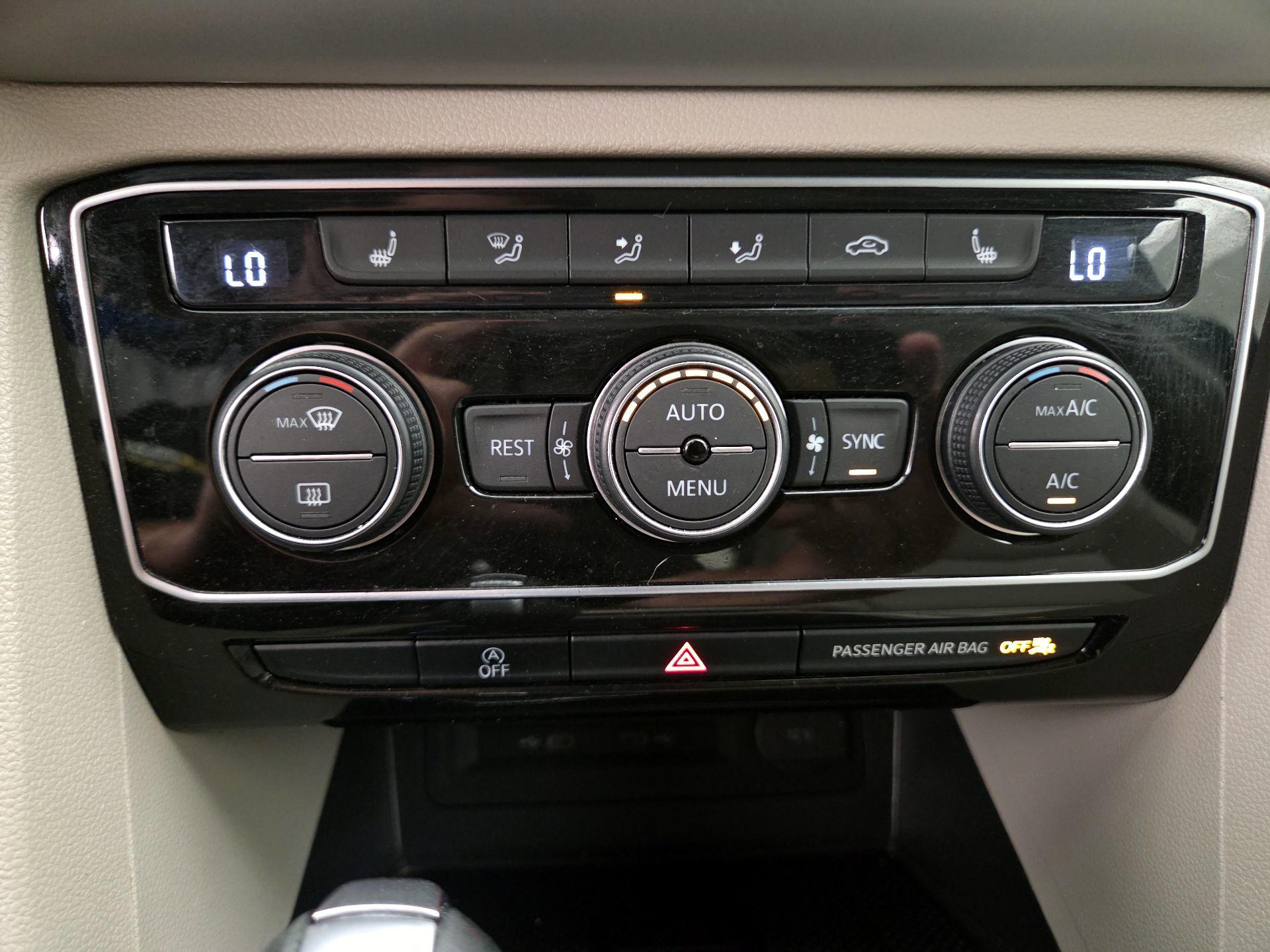Thumbnail: 2021 Volkswagen Atlas - 17