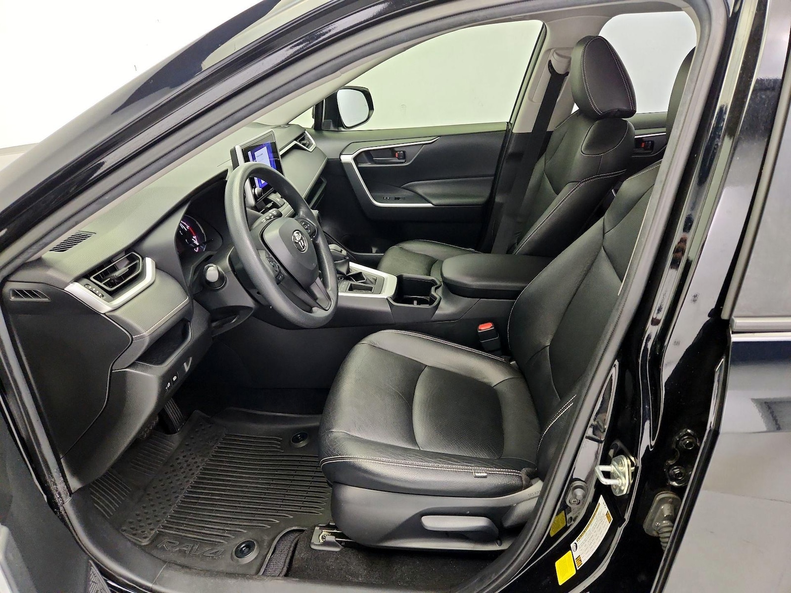 2023 Toyota RAV4 LE - Photo 12