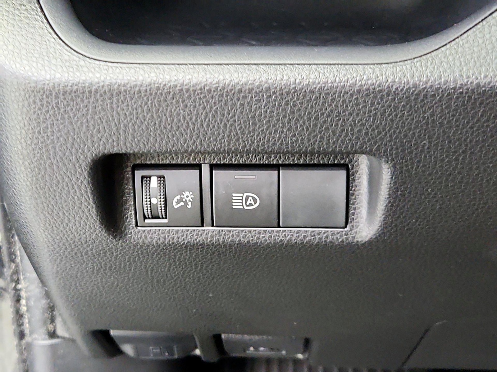 2023 Toyota RAV4 LE - Photo 14