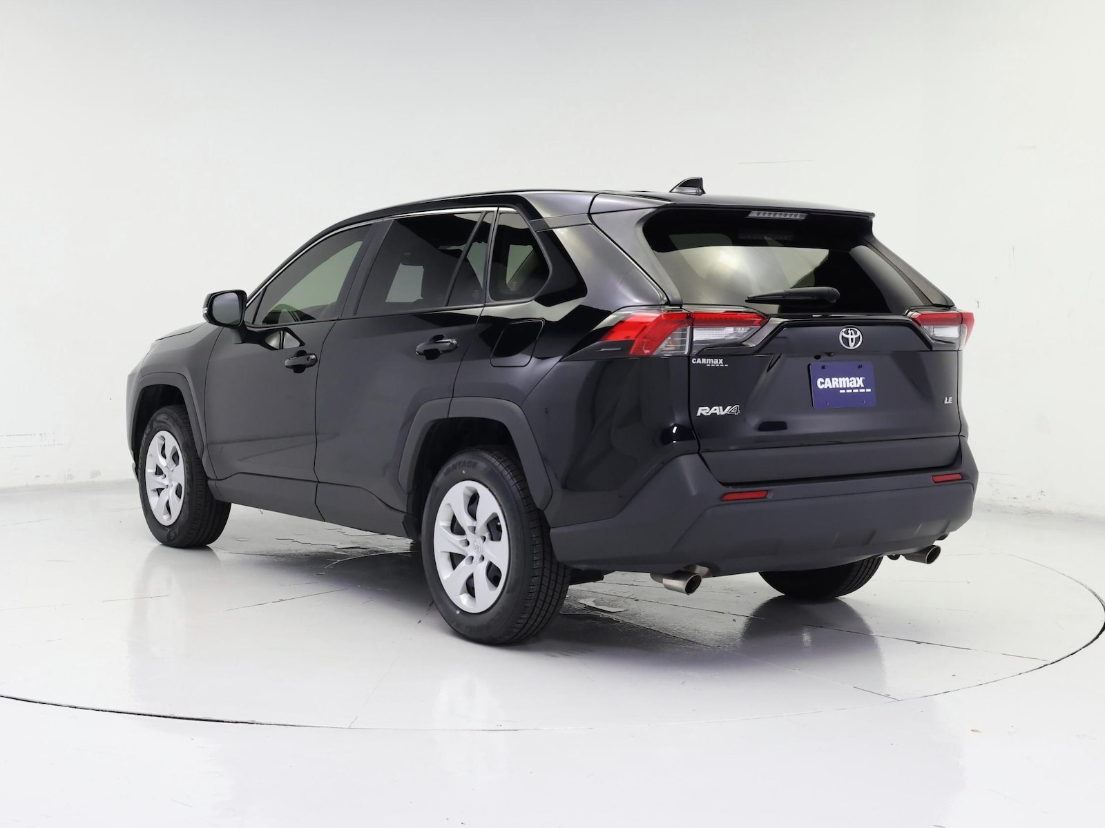 2023 Toyota RAV4 LE - Photo 3