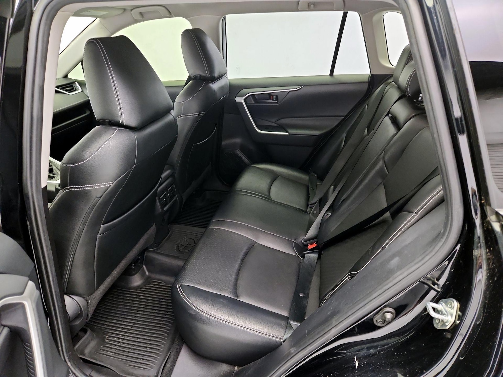2023 Toyota RAV4 LE - Photo 20