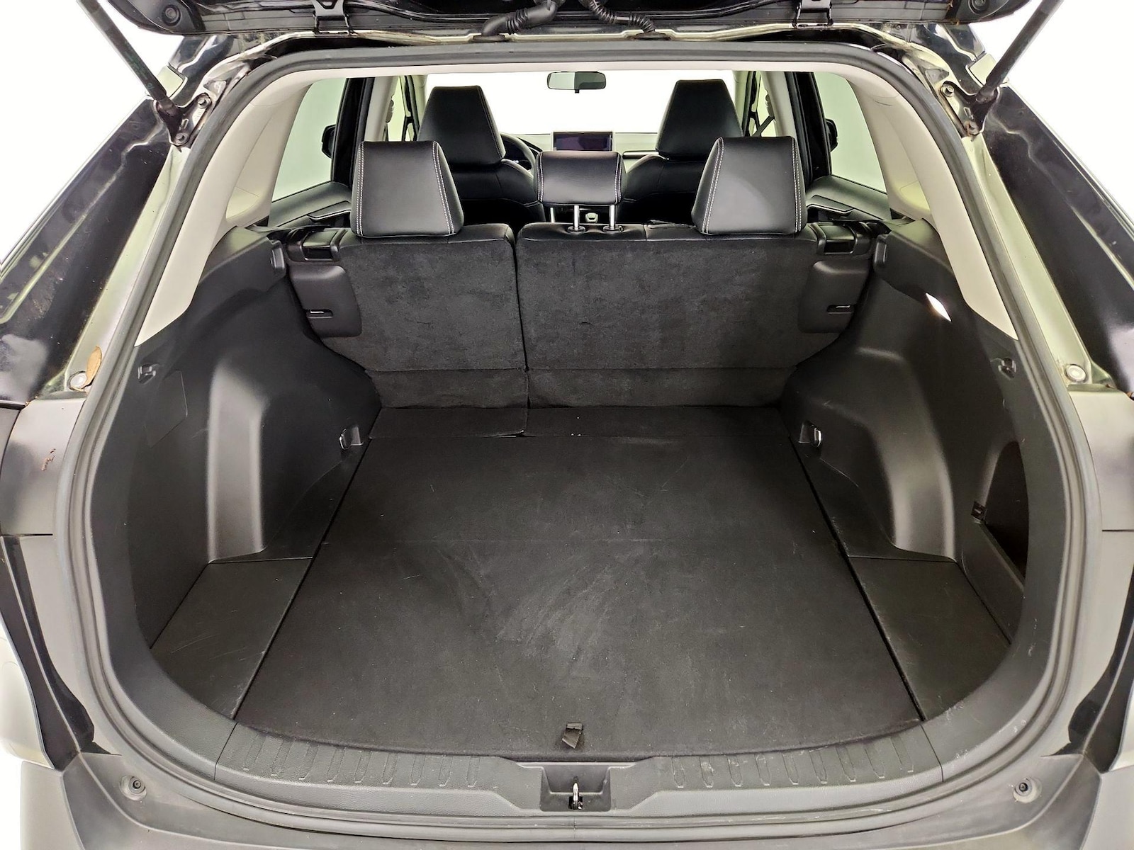 2023 Toyota RAV4 LE - Photo 21