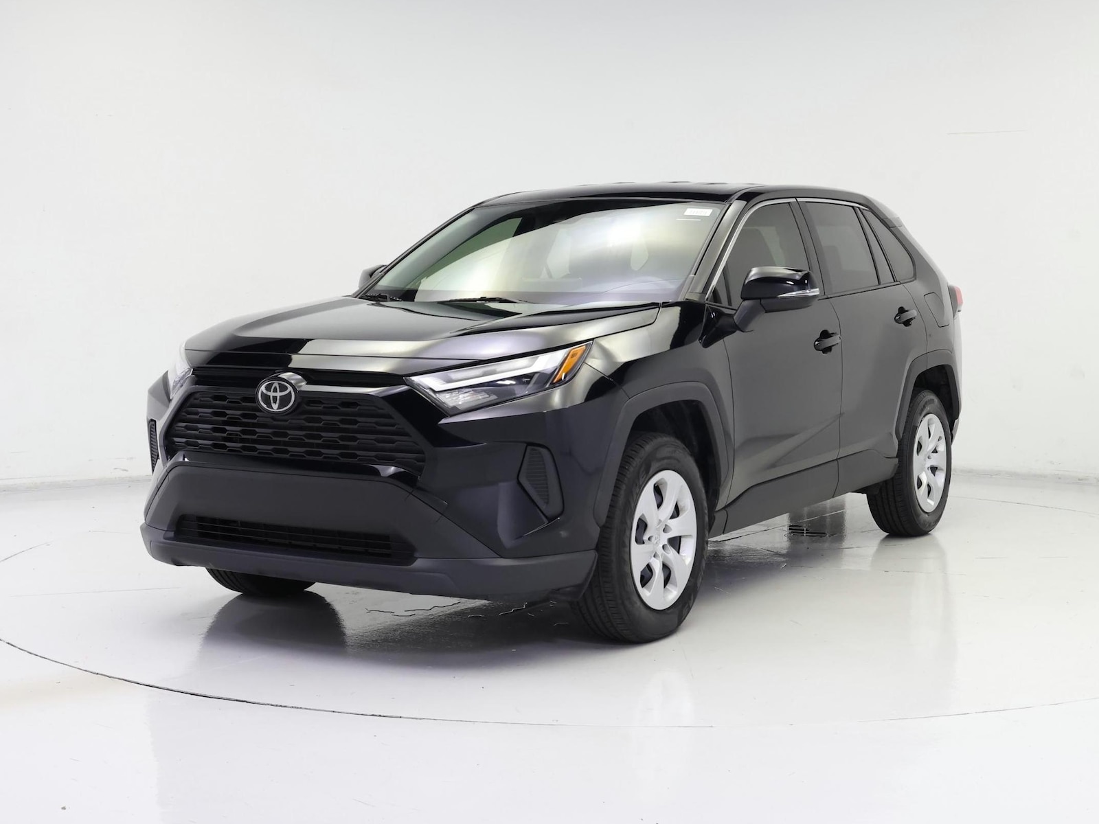 2023 Toyota RAV4 LE - Photo 5