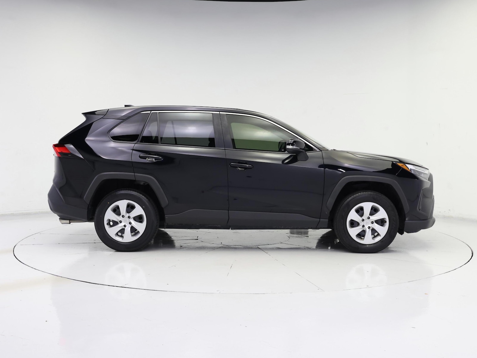 2023 Toyota RAV4 LE - Photo 8