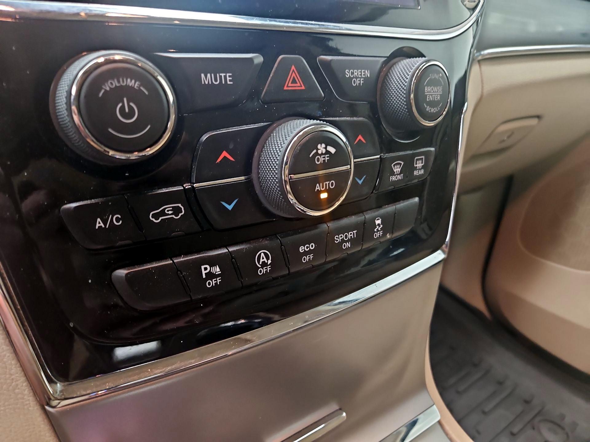 Thumbnail: 2019 Jeep Grand Cherokee - 17