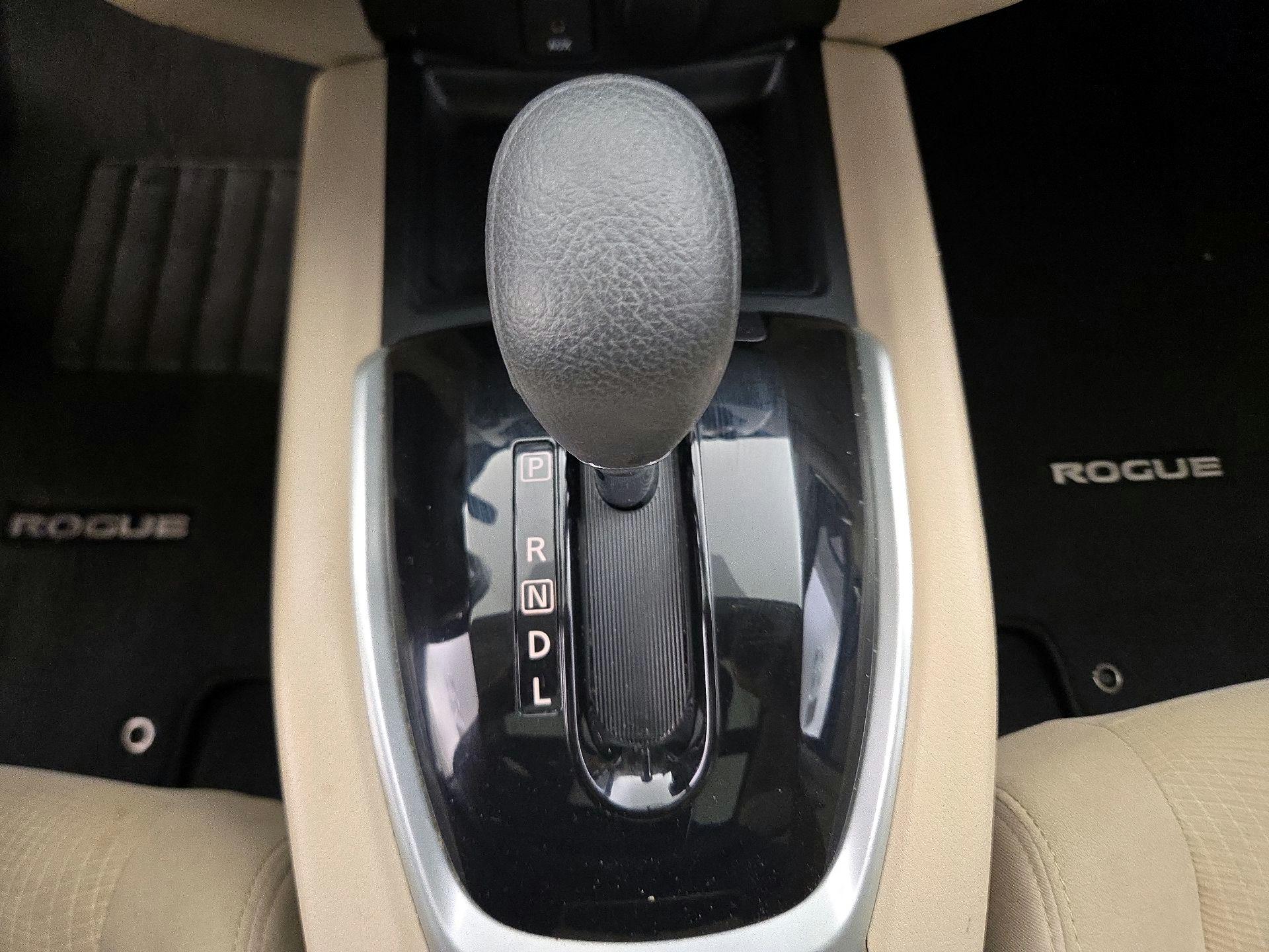 Thumbnail: 2016 Nissan Rogue - 18