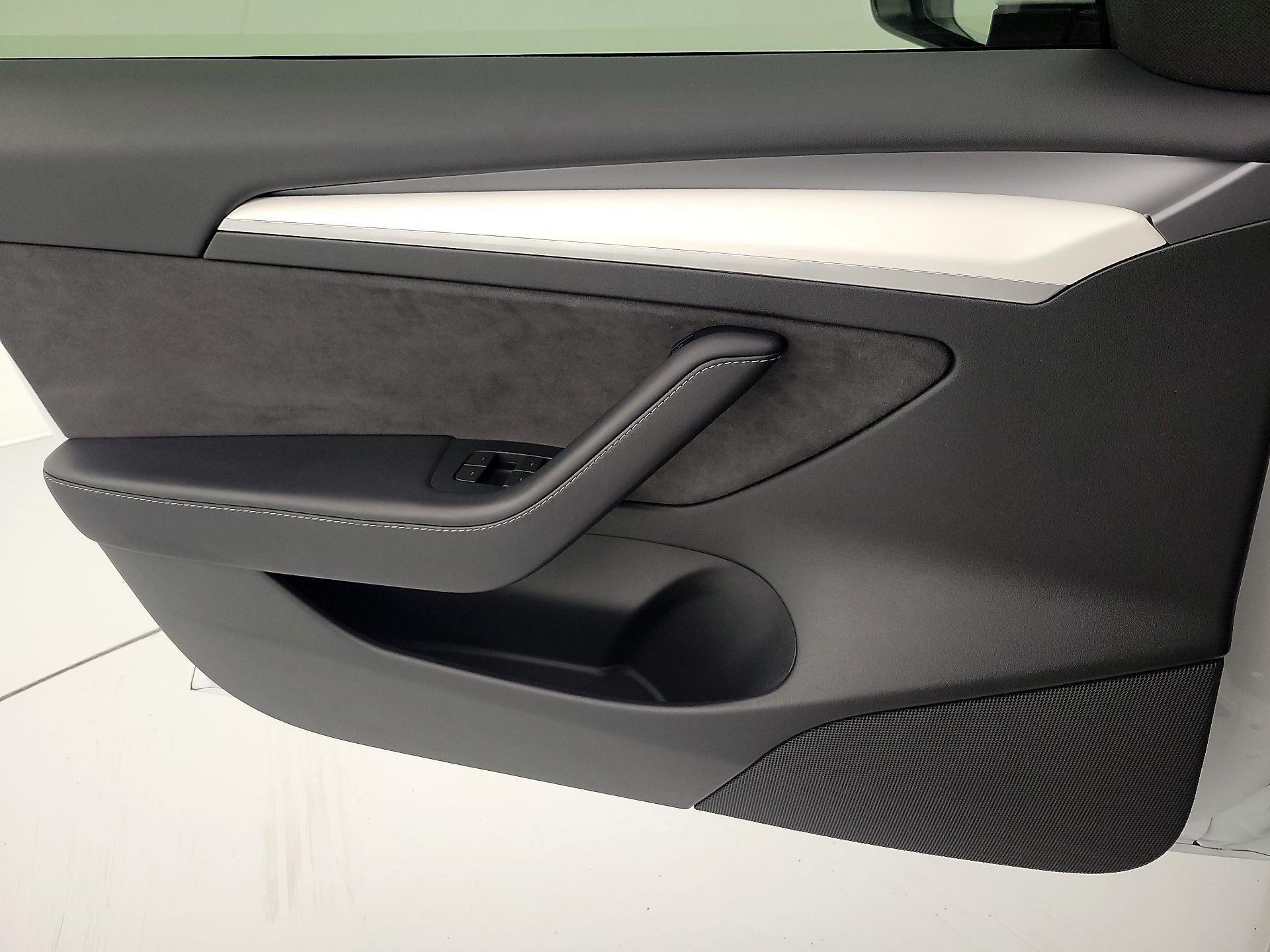 Thumbnail: 2023 Tesla Model 3 - 12