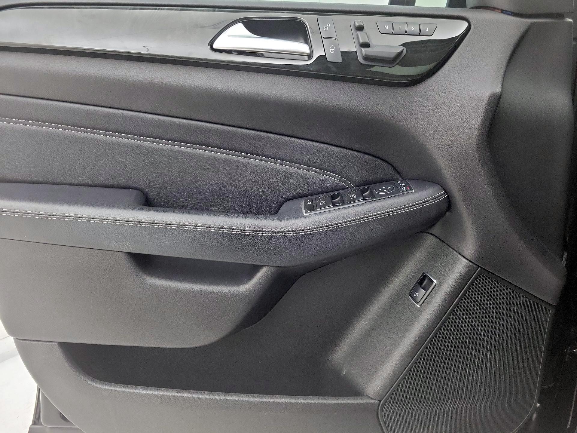 Thumbnail: 2015 Mercedes-Benz M-Class - 12