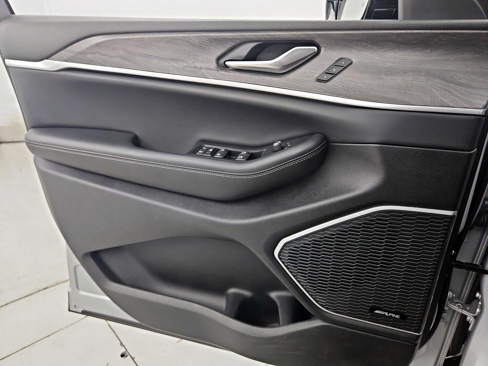 Thumbnail: 2024 Jeep Grand Cherokee - 12