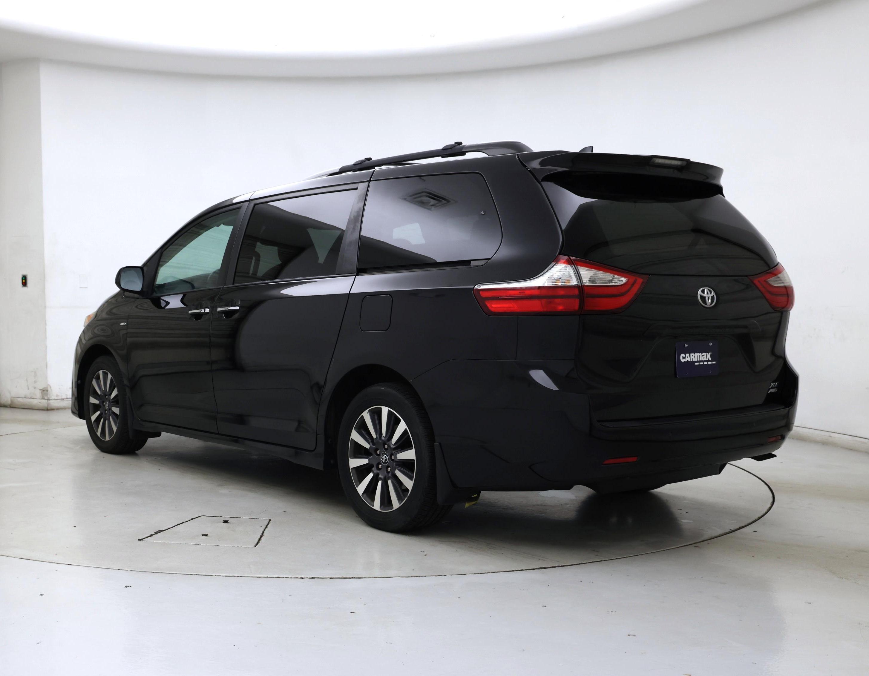 Thumbnail: 2018 Toyota Sienna - 2
