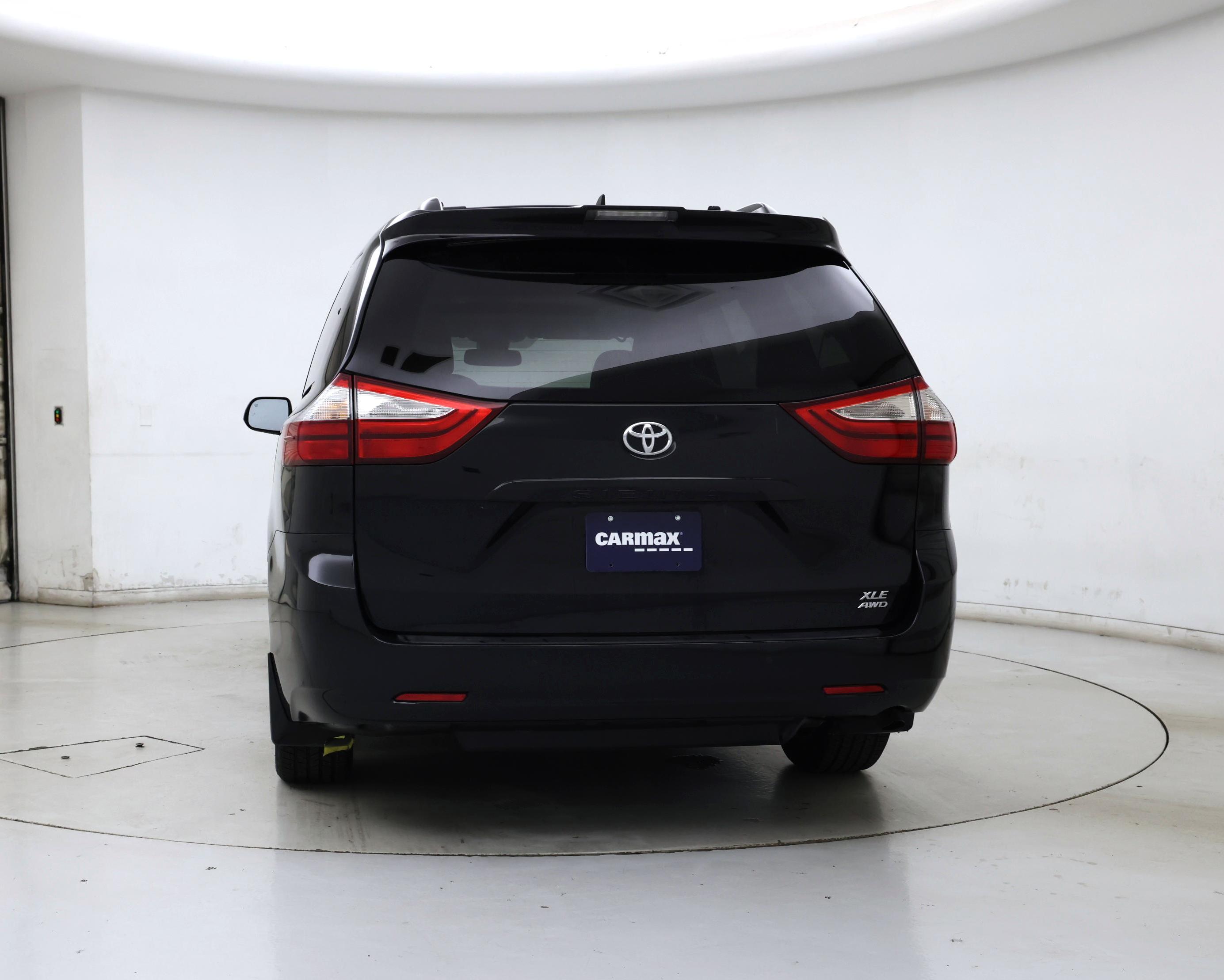 Thumbnail: 2018 Toyota Sienna - 6