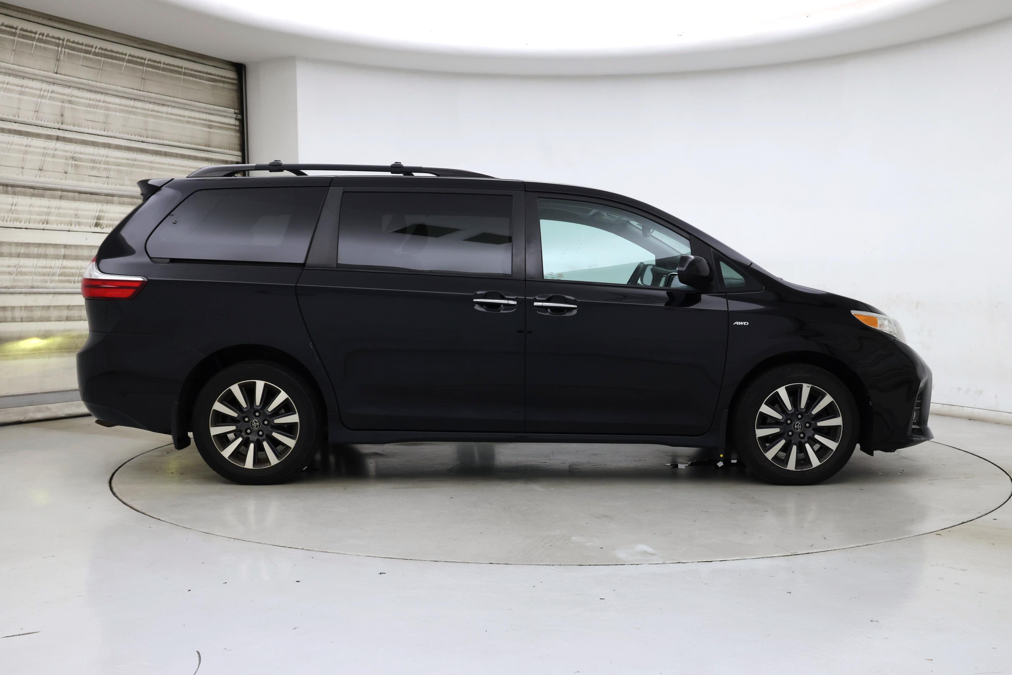 Thumbnail: 2018 Toyota Sienna - 7