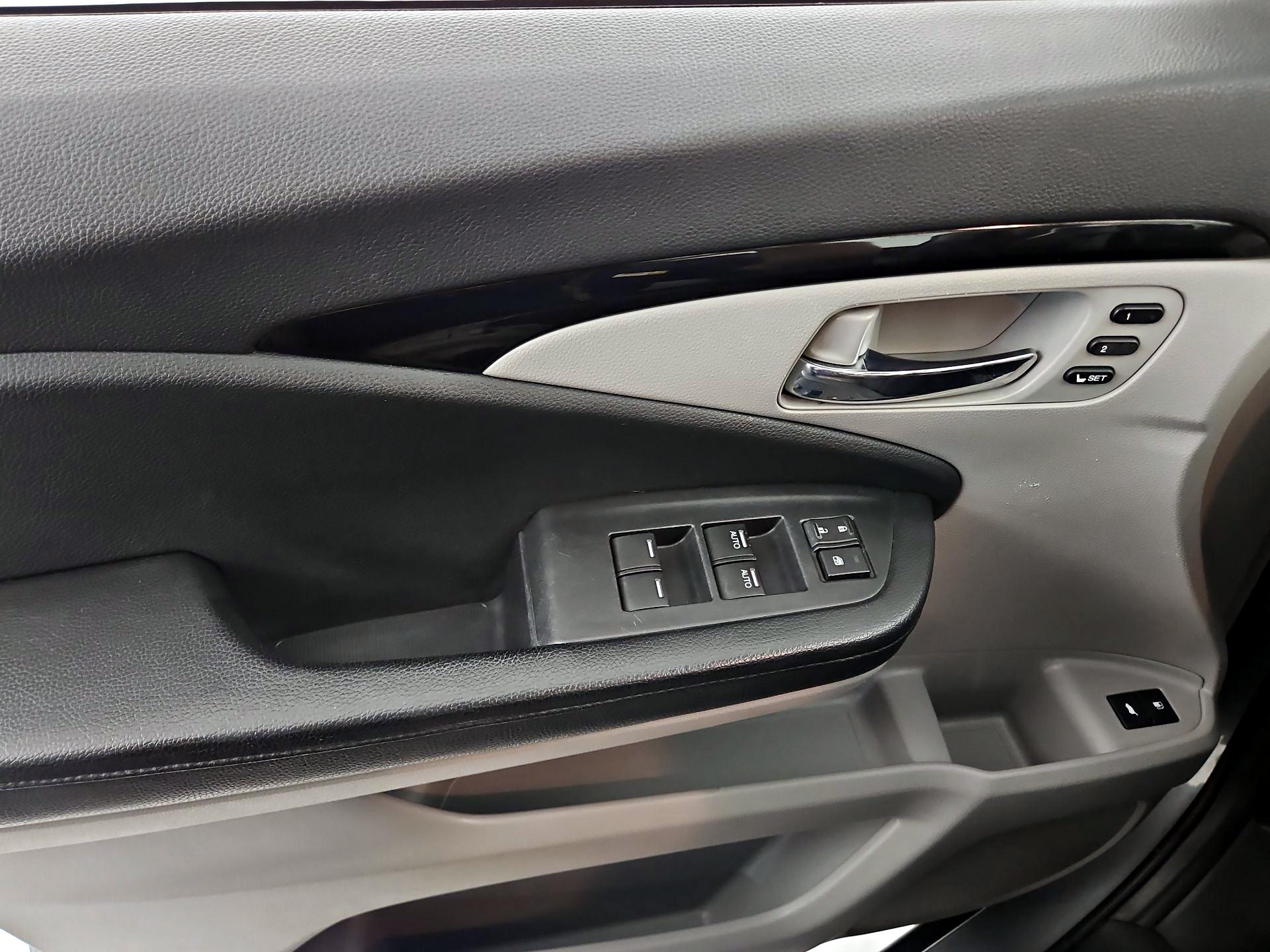 Thumbnail: 2016 Honda Pilot - 10