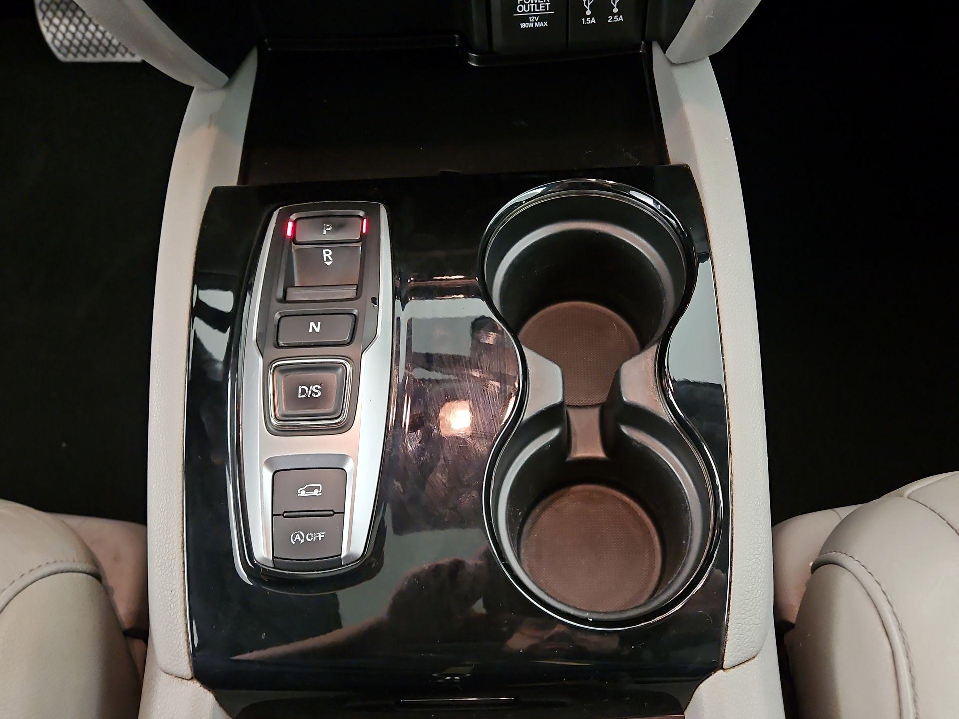 Thumbnail: 2016 Honda Pilot - 15