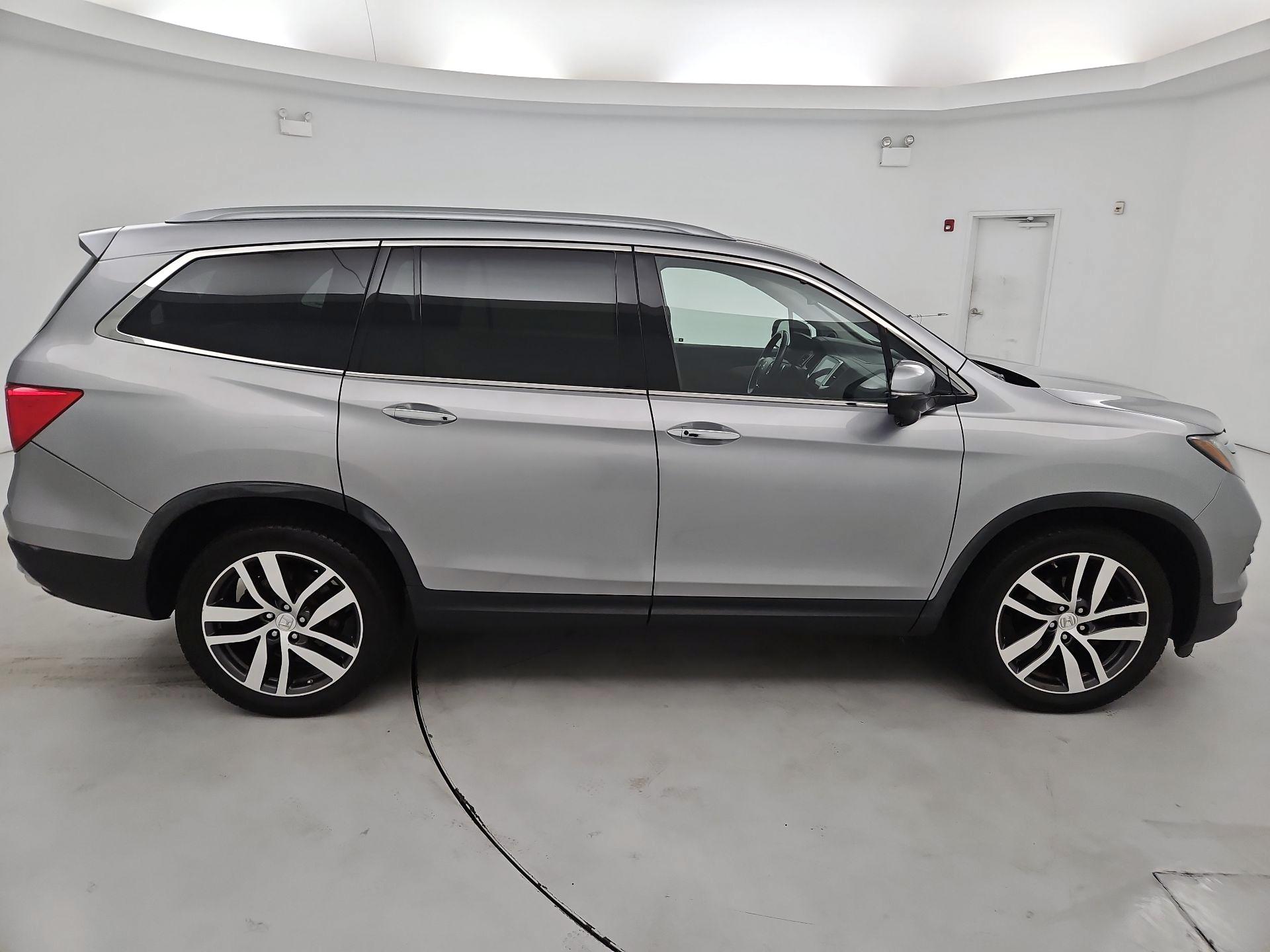 Thumbnail: 2016 Honda Pilot - 4