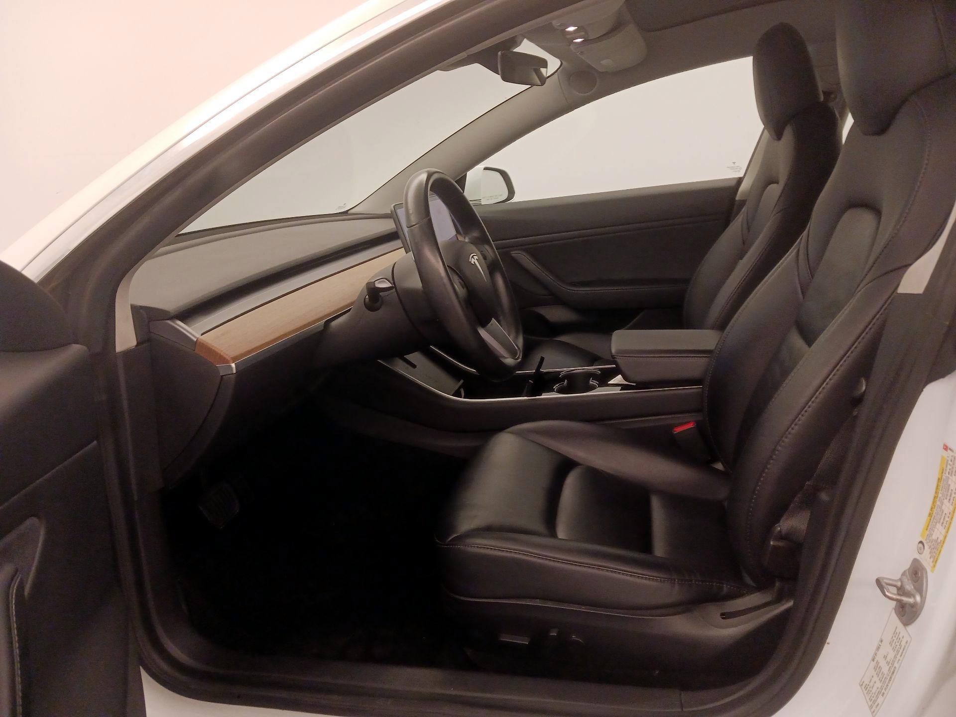 Thumbnail: 2019 Tesla Model 3 - 11
