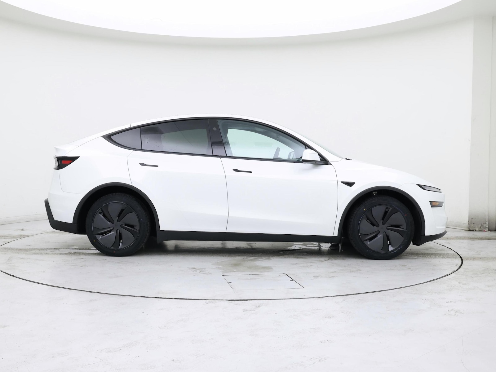 2026 Tesla Model Y Long Range - Photo 8