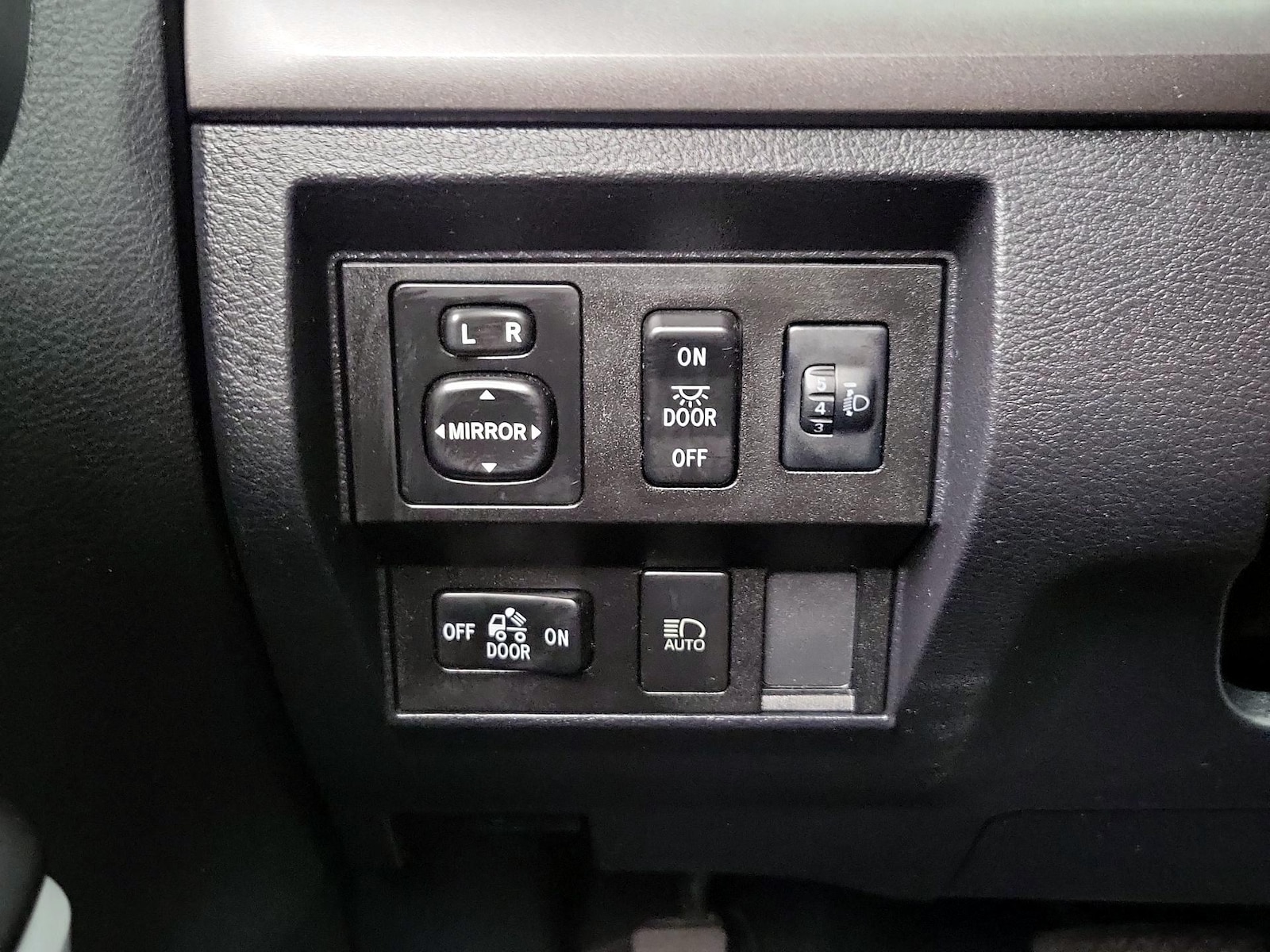 2019 Toyota Tundra SR5 - Photo 14