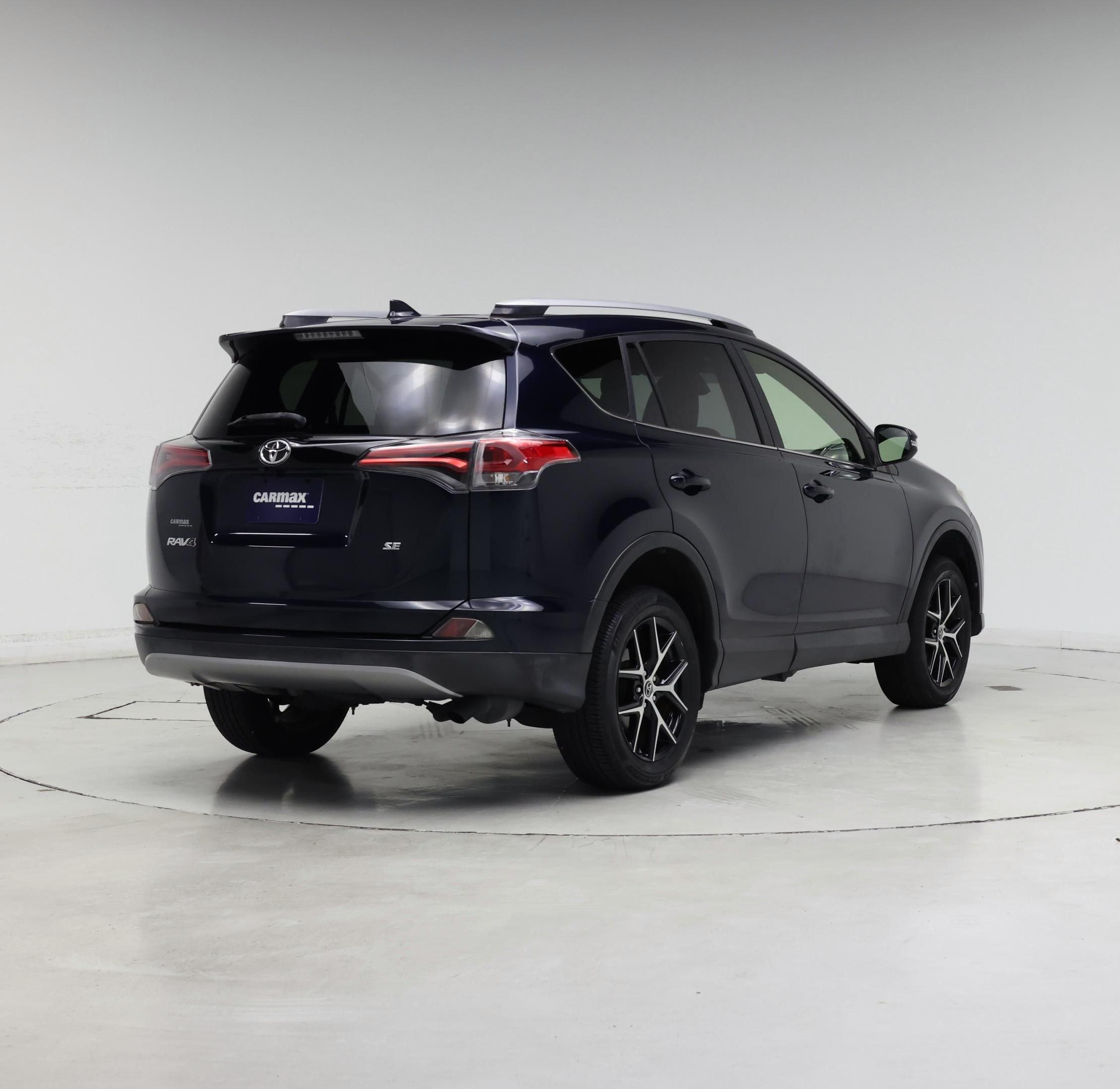 Thumbnail: 2017 Toyota RAV4 - 8